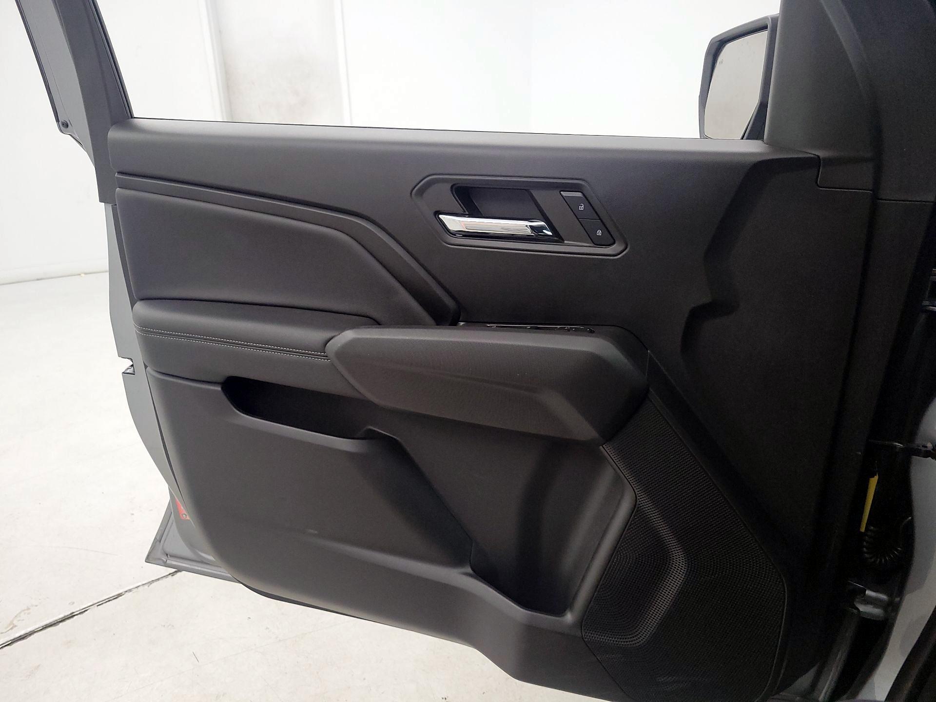 Thumbnail: 2023 Chevrolet Colorado - 12