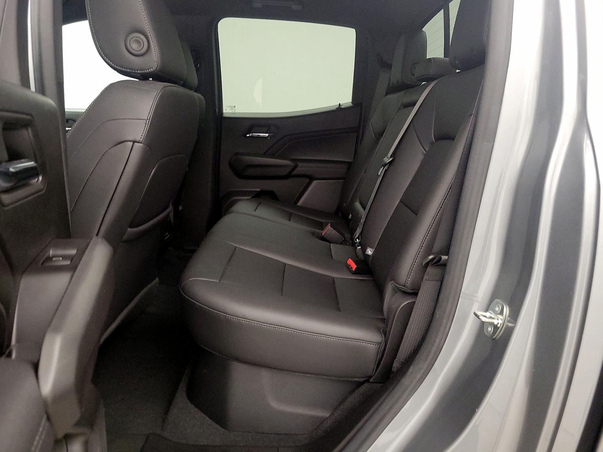 Thumbnail: 2023 Chevrolet Colorado - 19