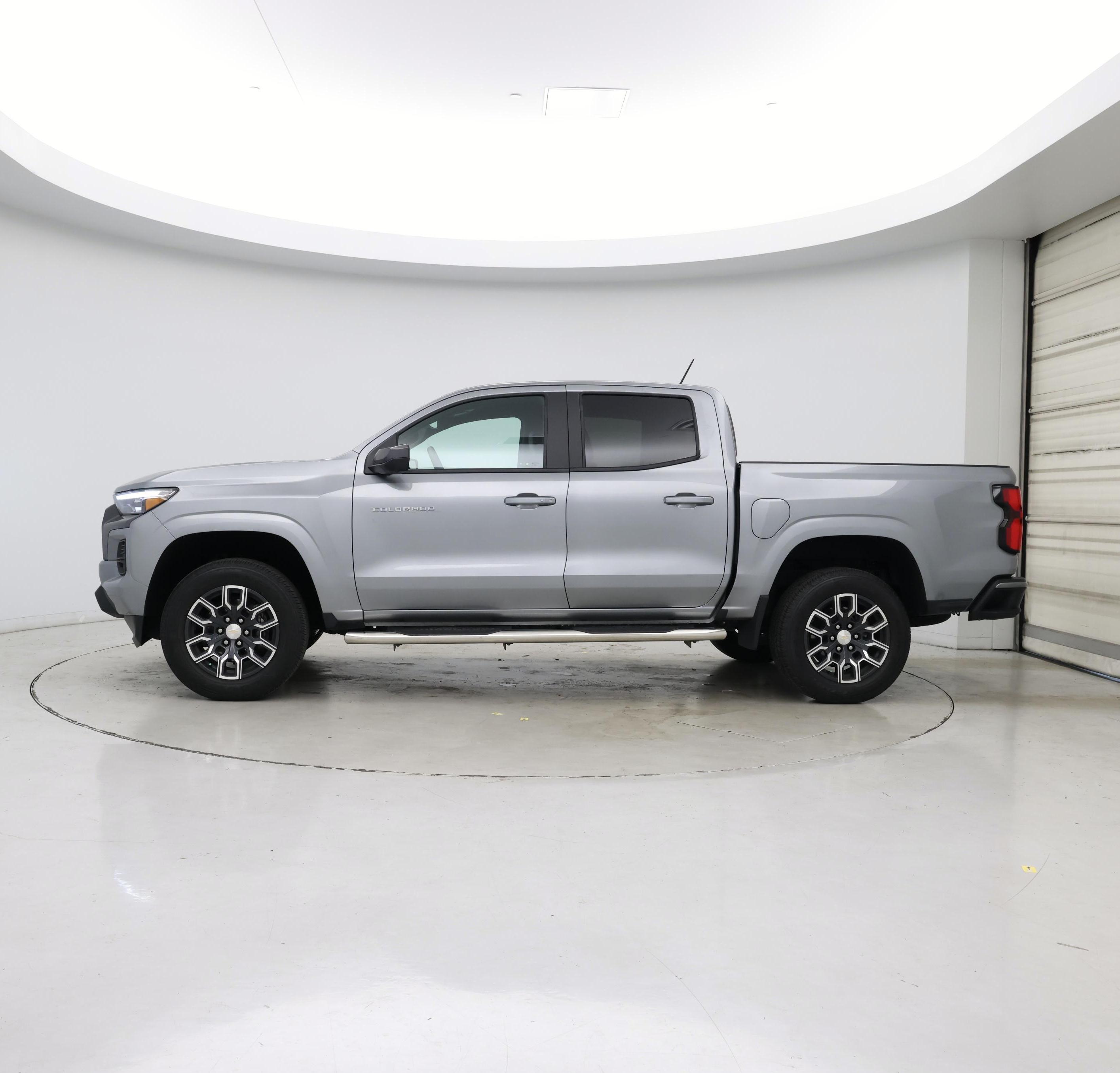 Thumbnail: 2023 Chevrolet Colorado - 3