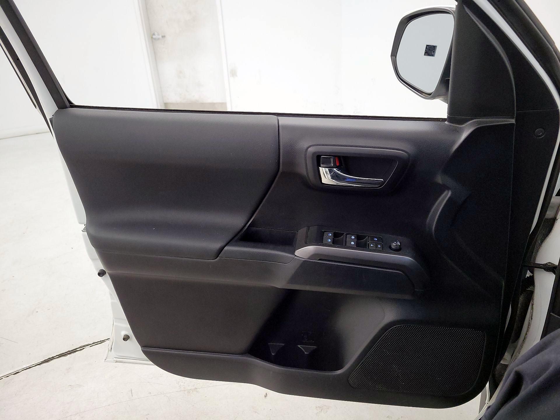 Thumbnail: 2021 Toyota Tacoma - 12