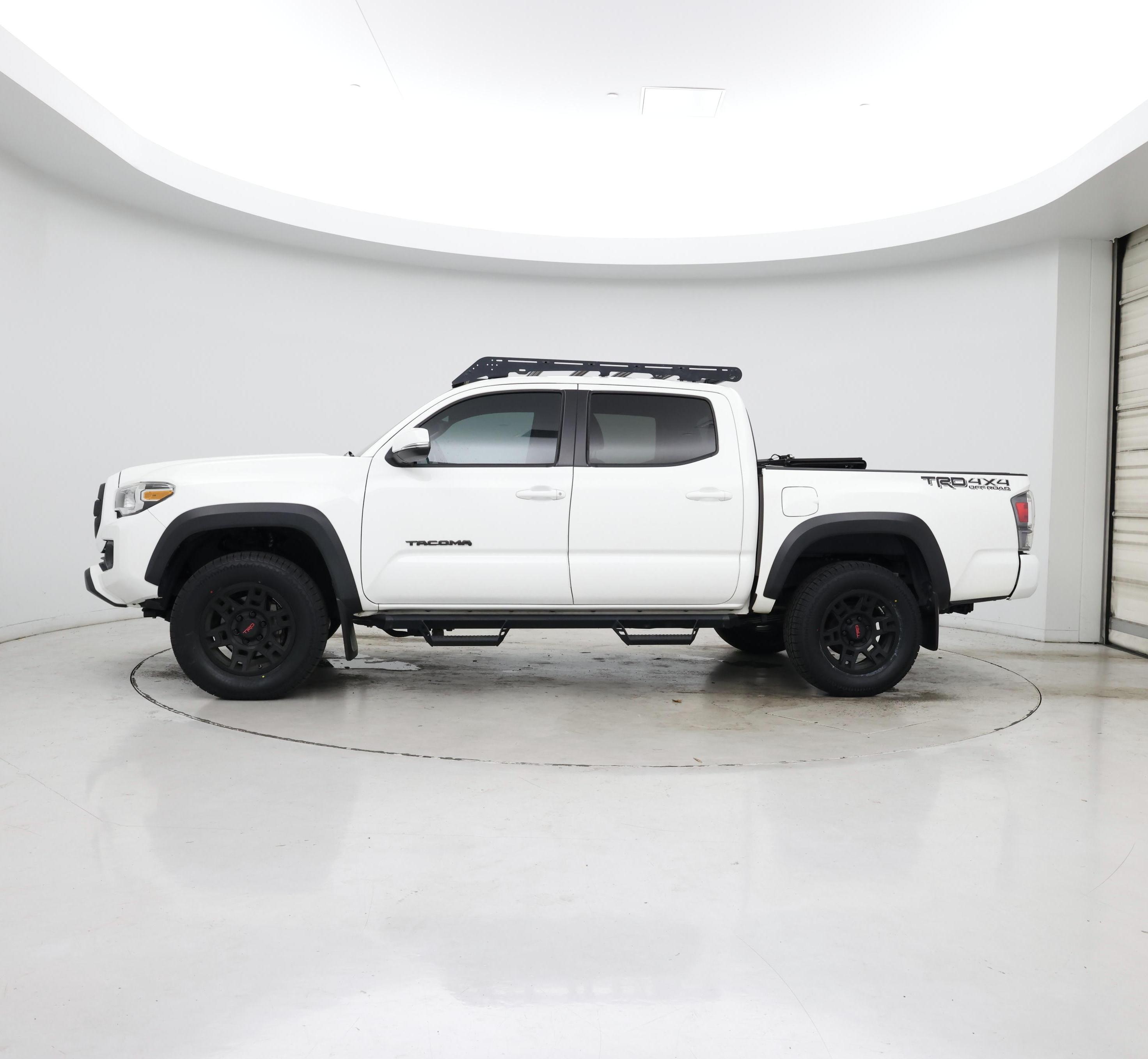 Thumbnail: 2021 Toyota Tacoma - 3