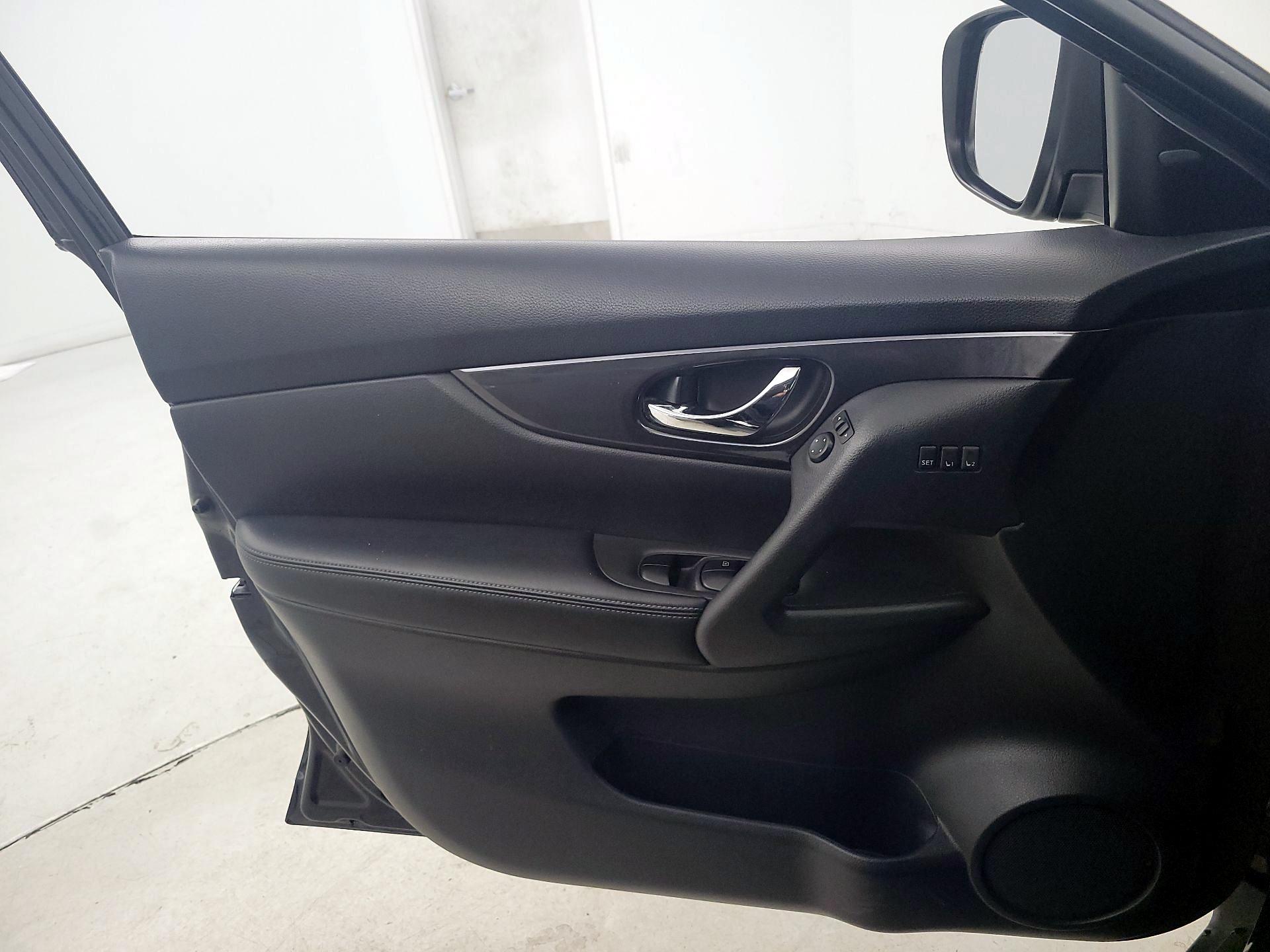 Thumbnail: 2018 Nissan Rogue - 12