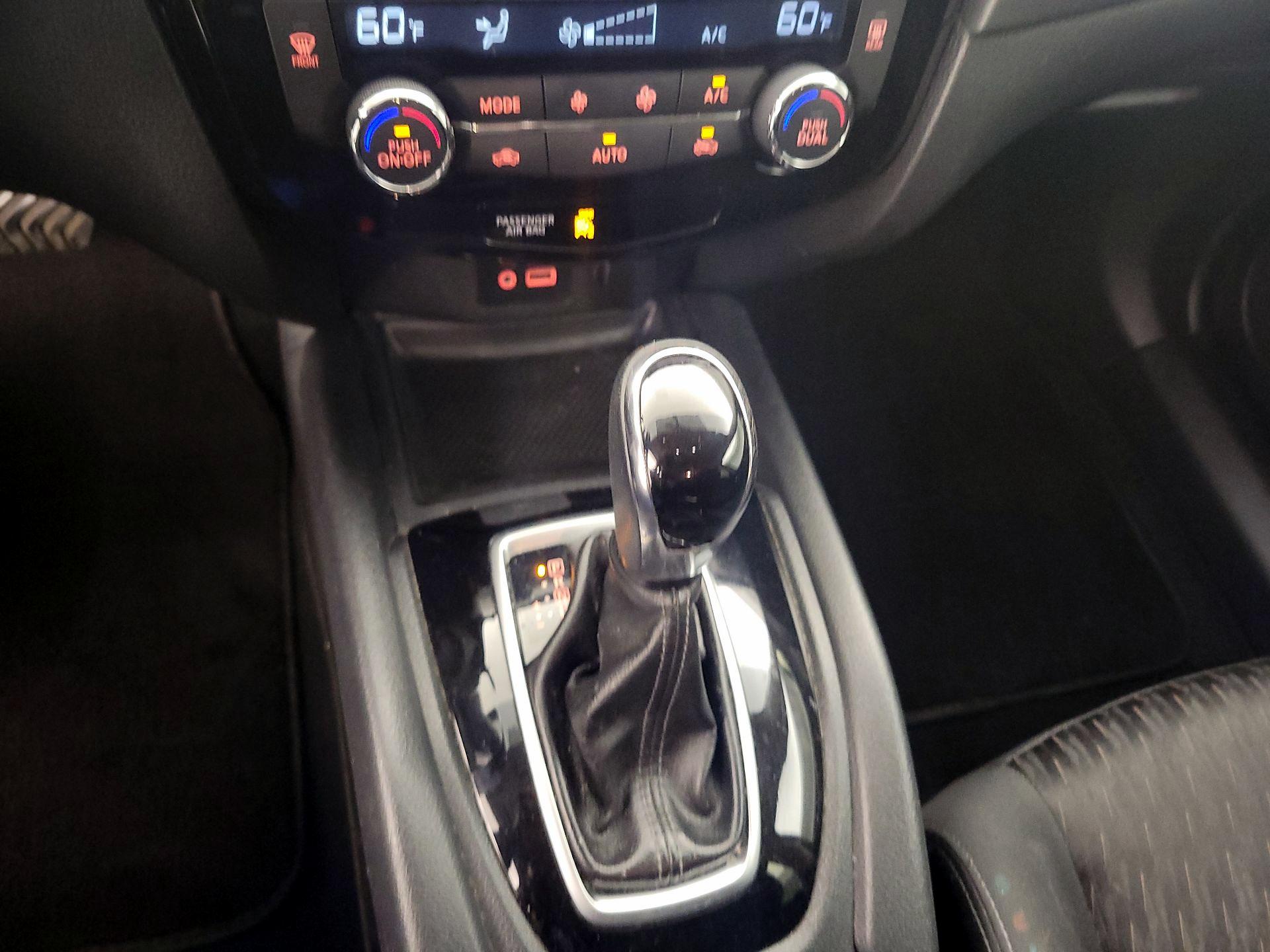 Thumbnail: 2018 Nissan Rogue - 17