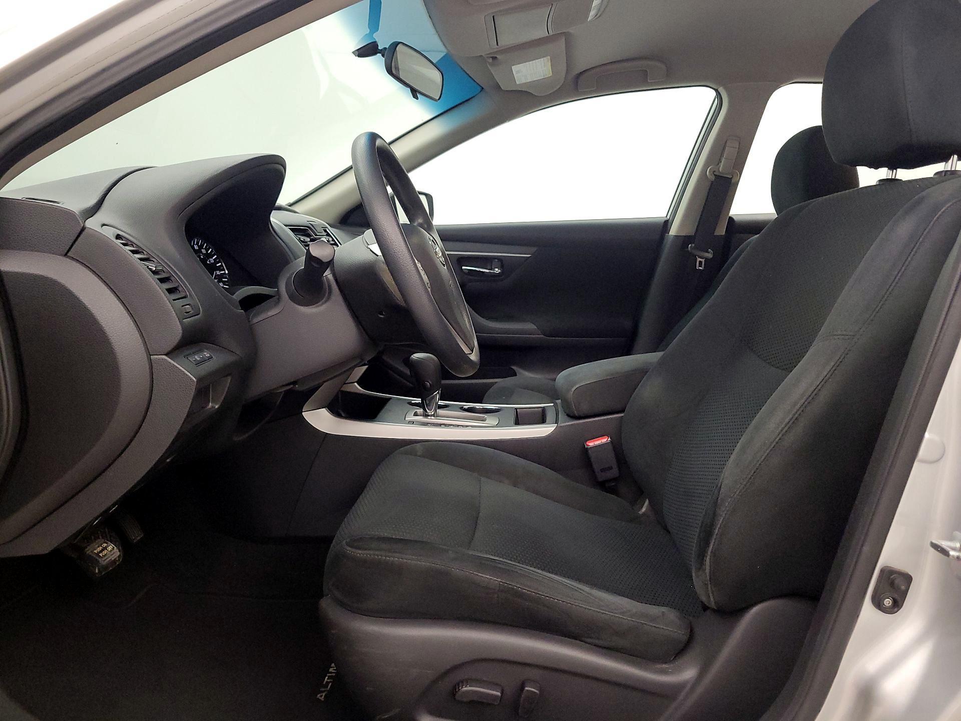 Thumbnail: 2015 Nissan Altima - 11