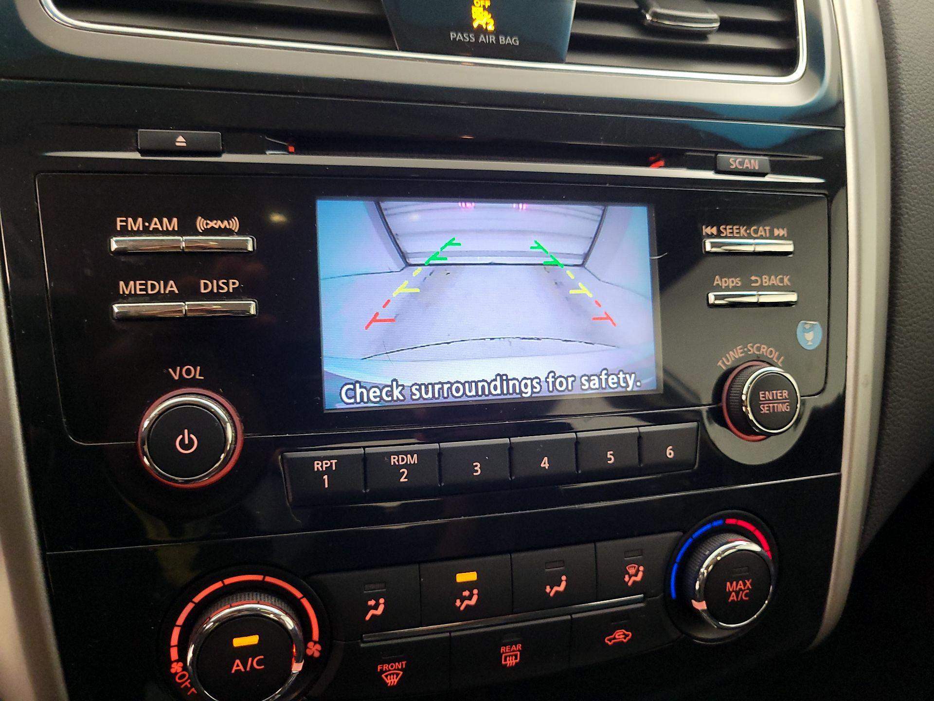 Thumbnail: 2015 Nissan Altima - 14