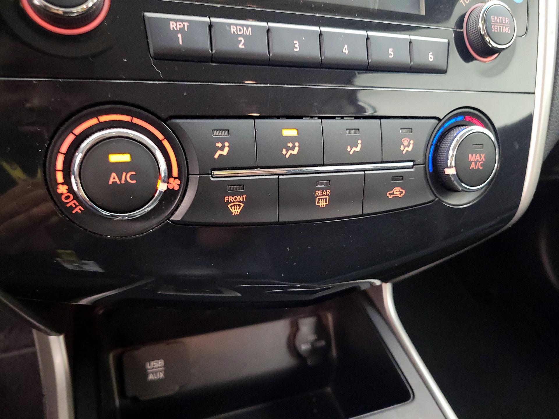 Thumbnail: 2015 Nissan Altima - 16