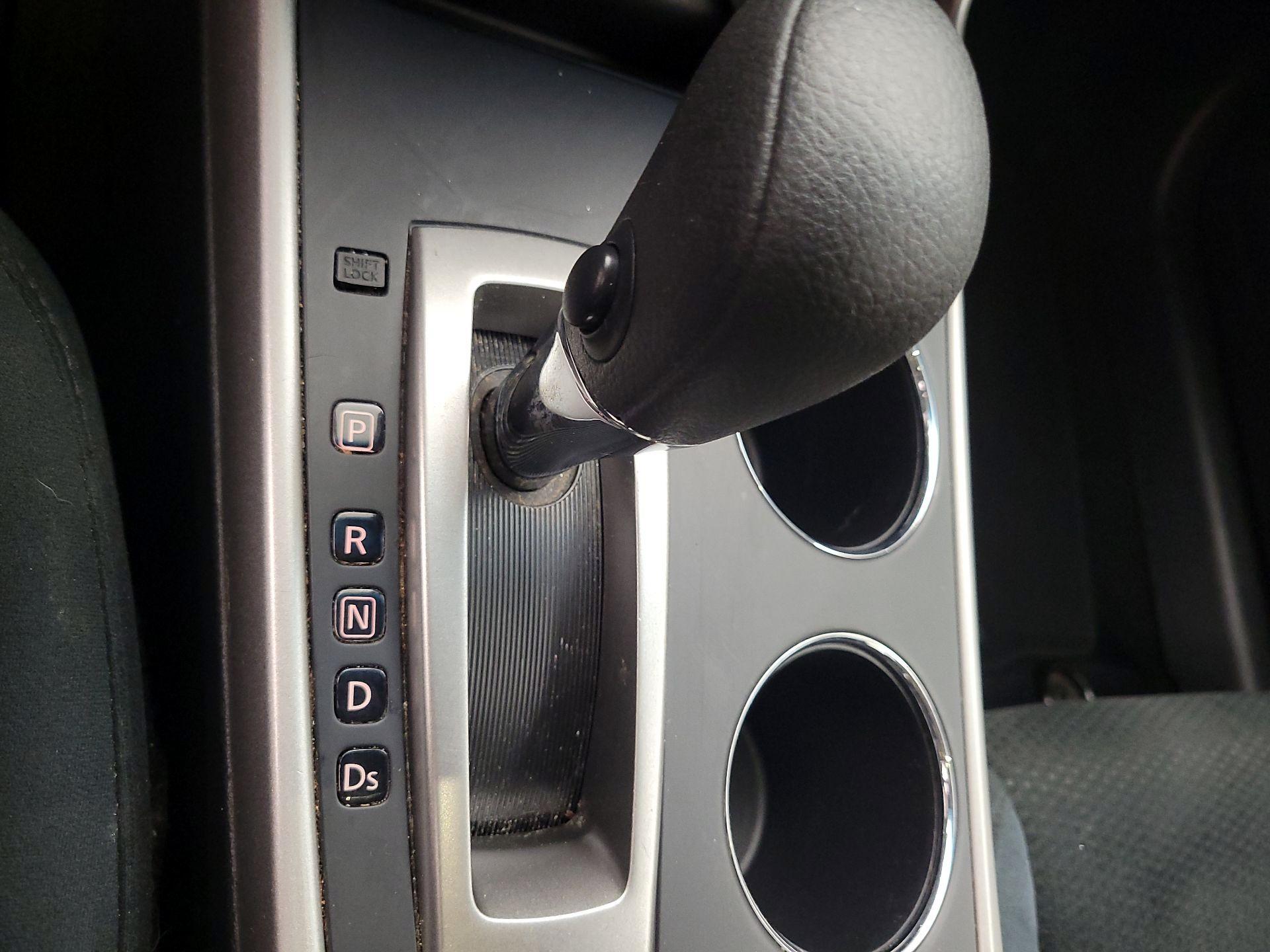 Thumbnail: 2015 Nissan Altima - 17