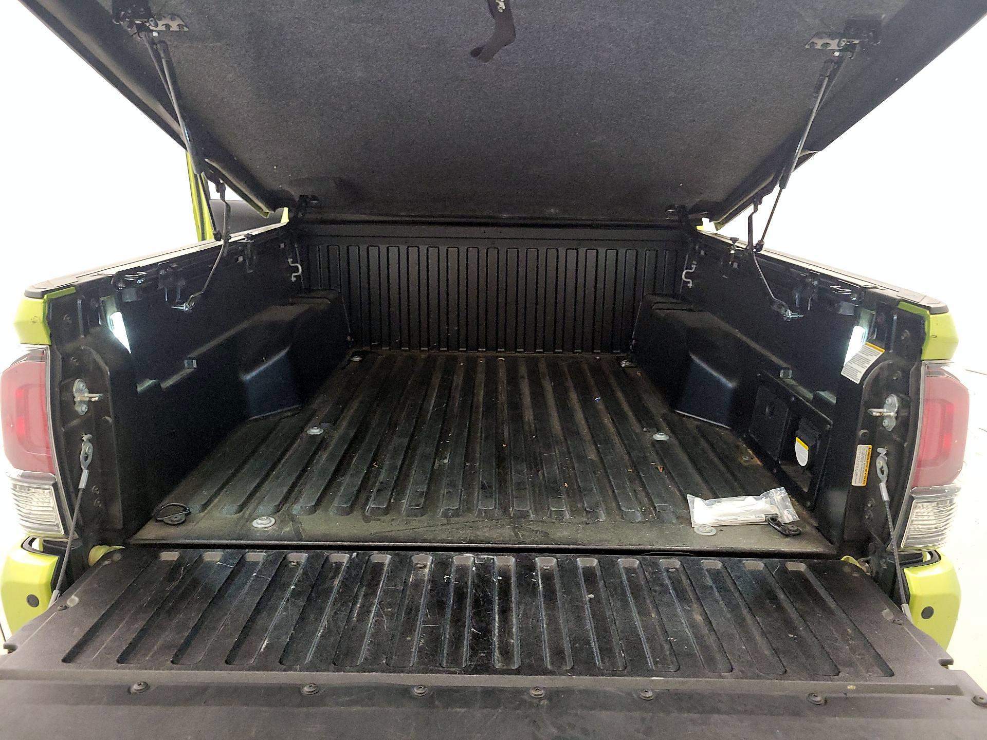 Thumbnail: 2022 Toyota Tacoma - 18