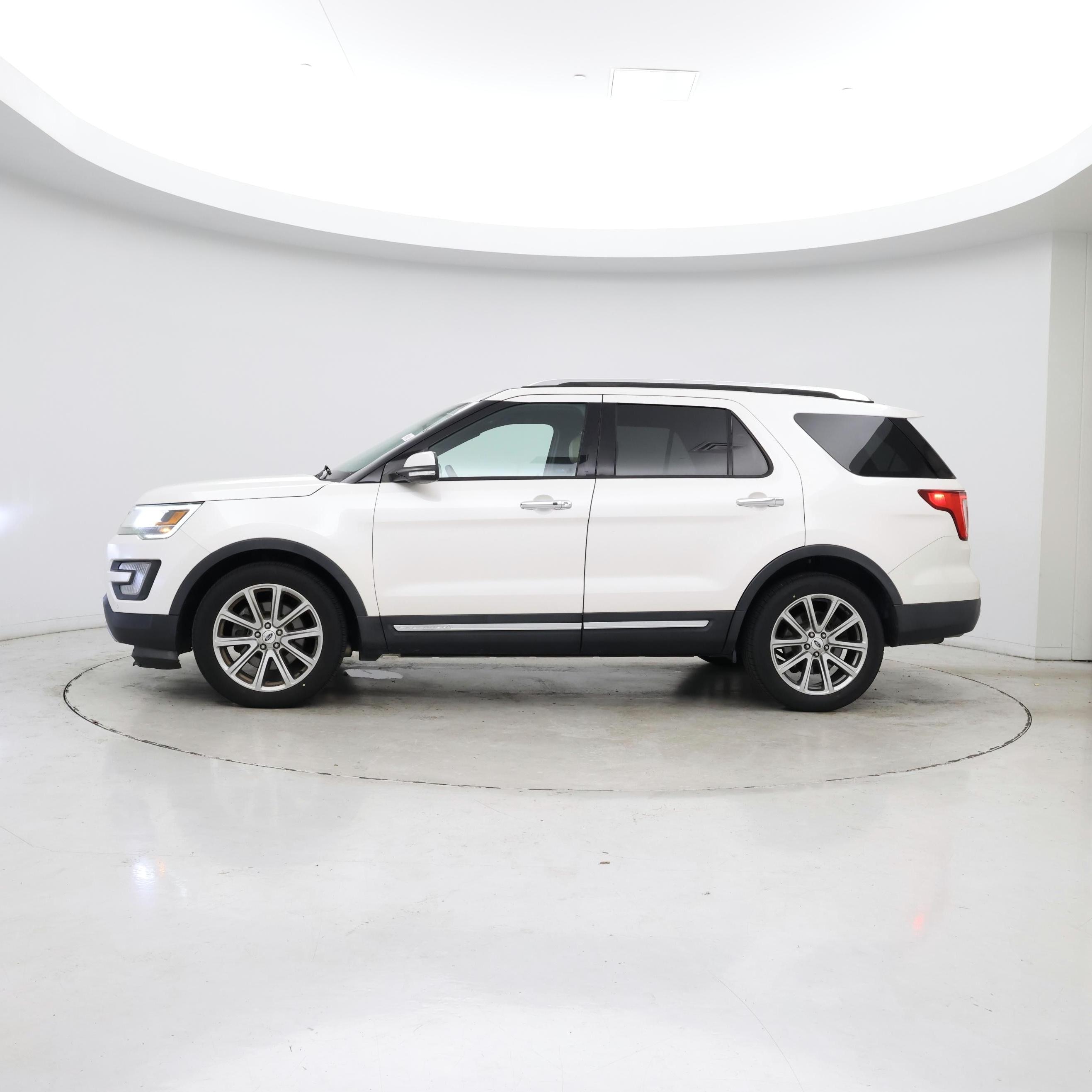 Thumbnail: 2017 Ford Explorer - 3