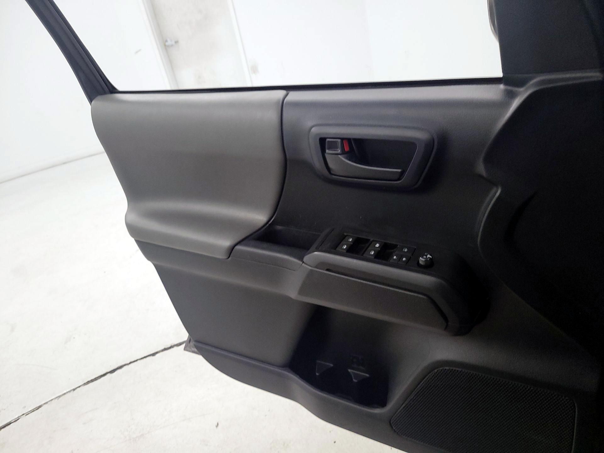 Thumbnail: 2019 Toyota Tacoma - 12