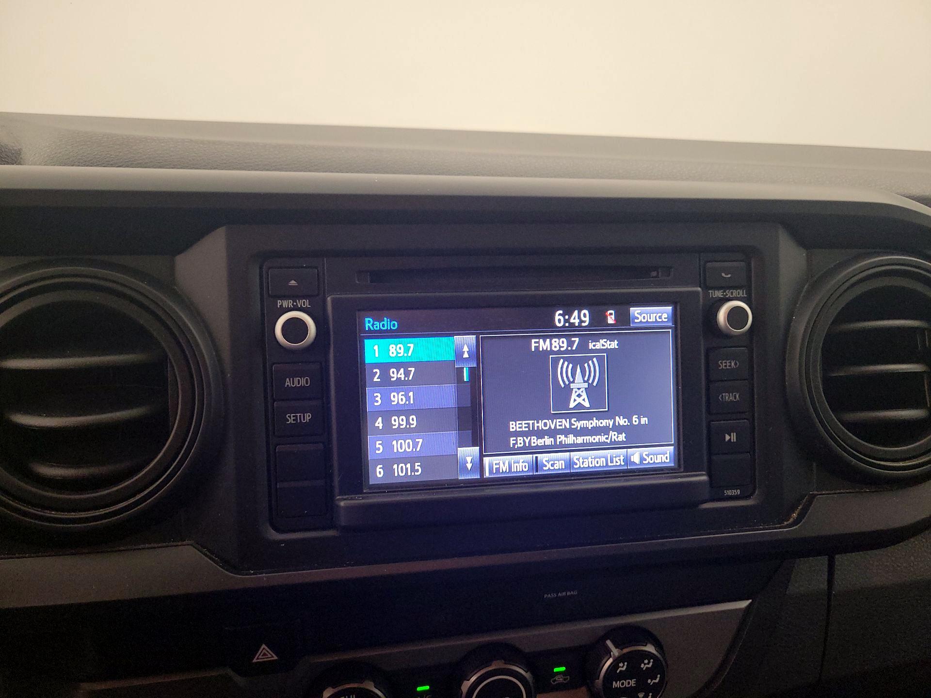 Thumbnail: 2019 Toyota Tacoma - 15