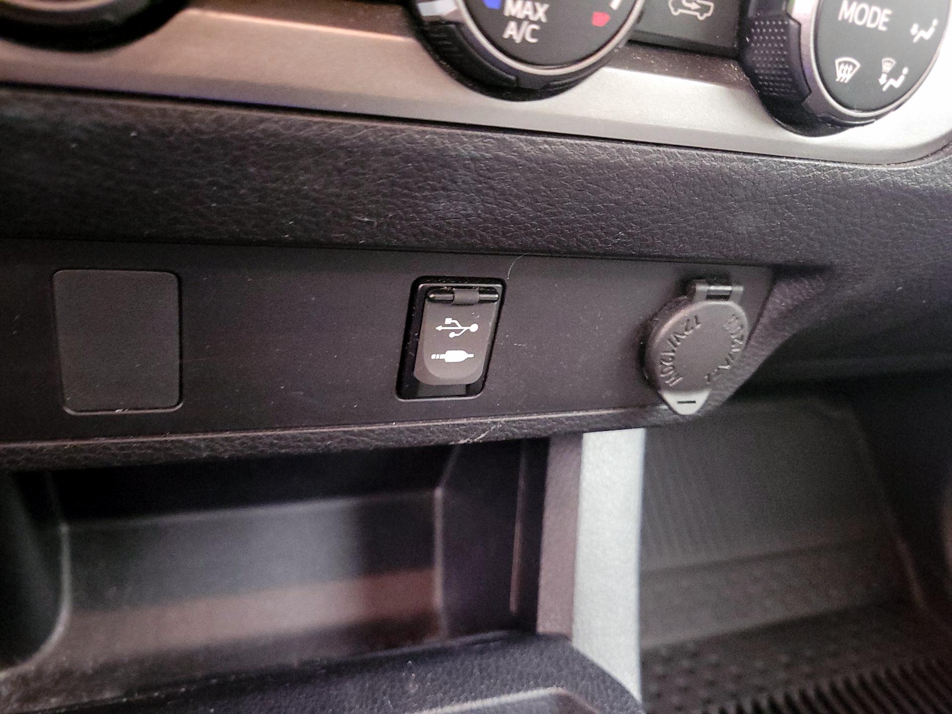 Thumbnail: 2019 Toyota Tacoma - 18