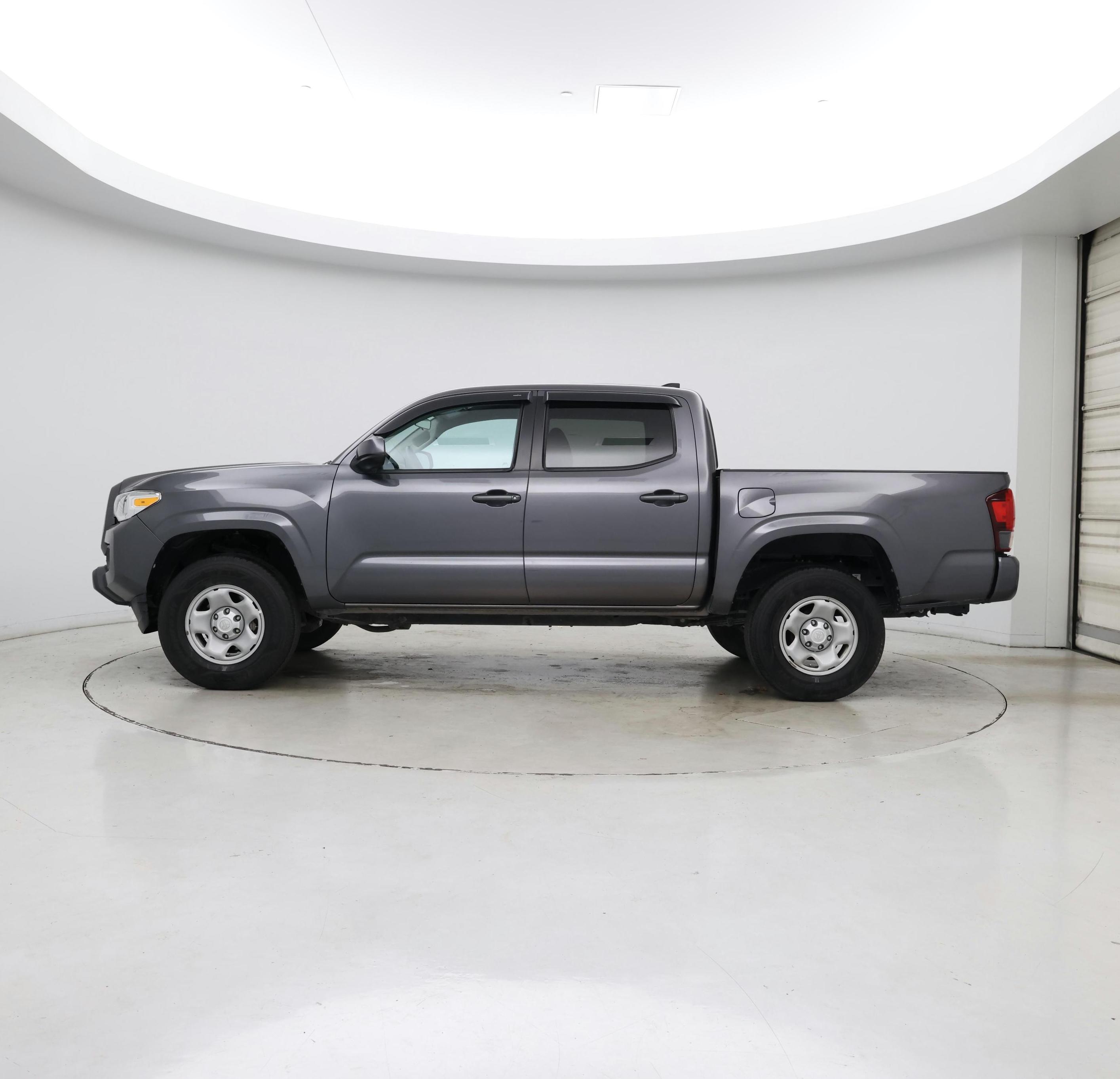 Thumbnail: 2019 Toyota Tacoma - 3