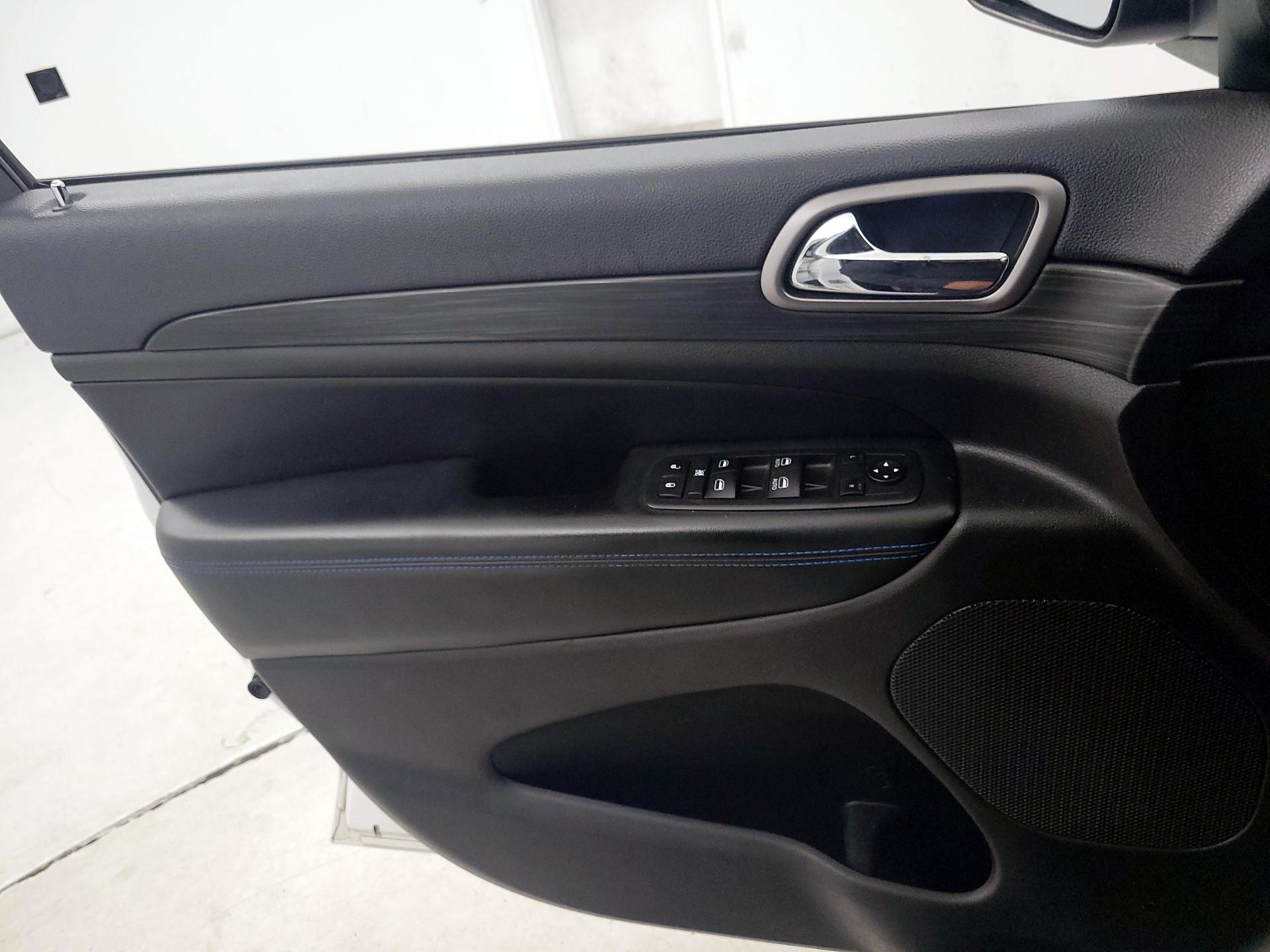 Thumbnail: 2019 Jeep Grand Cherokee - 12