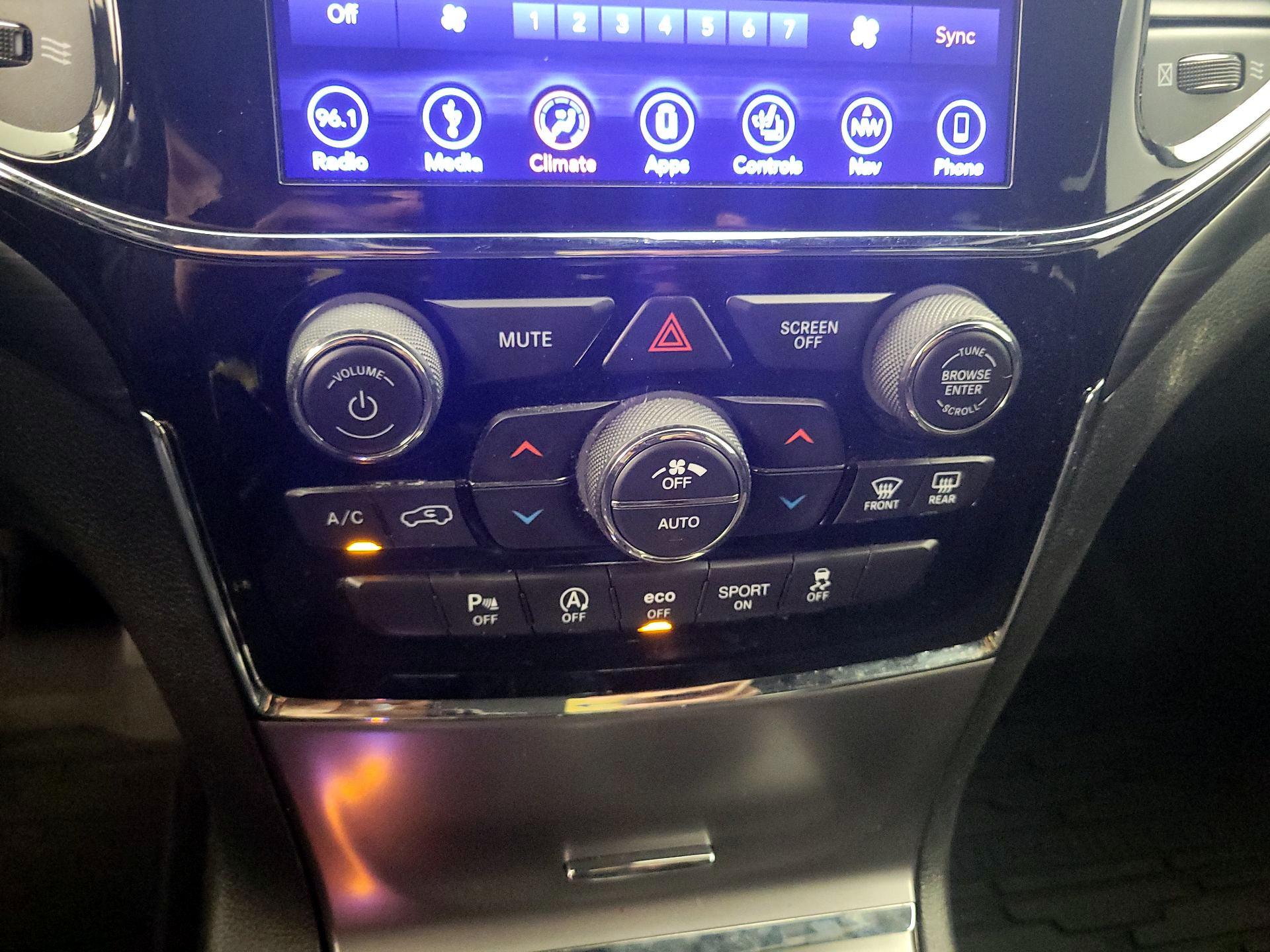 Thumbnail: 2019 Jeep Grand Cherokee - 16