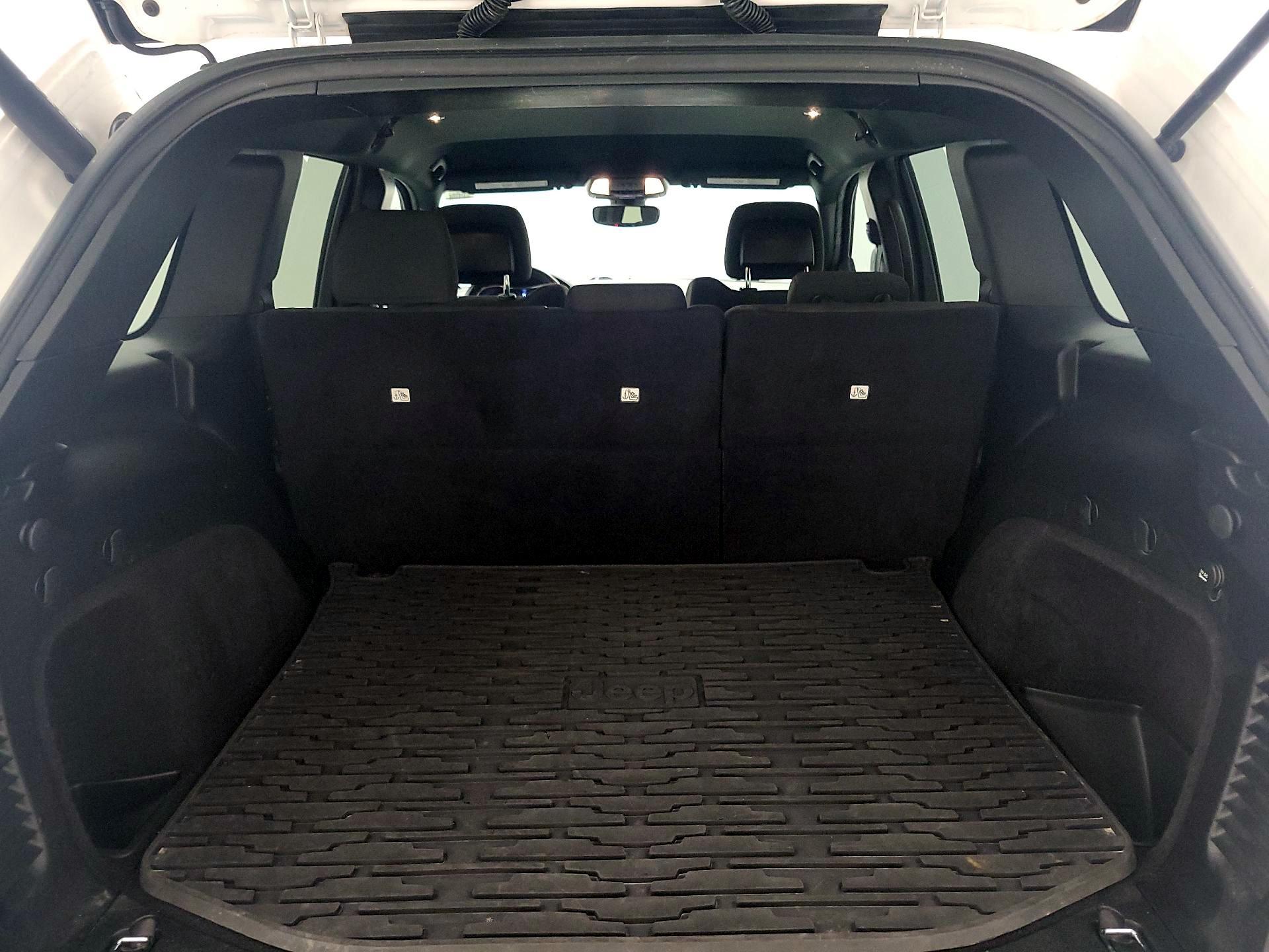 Thumbnail: 2019 Jeep Grand Cherokee - 19