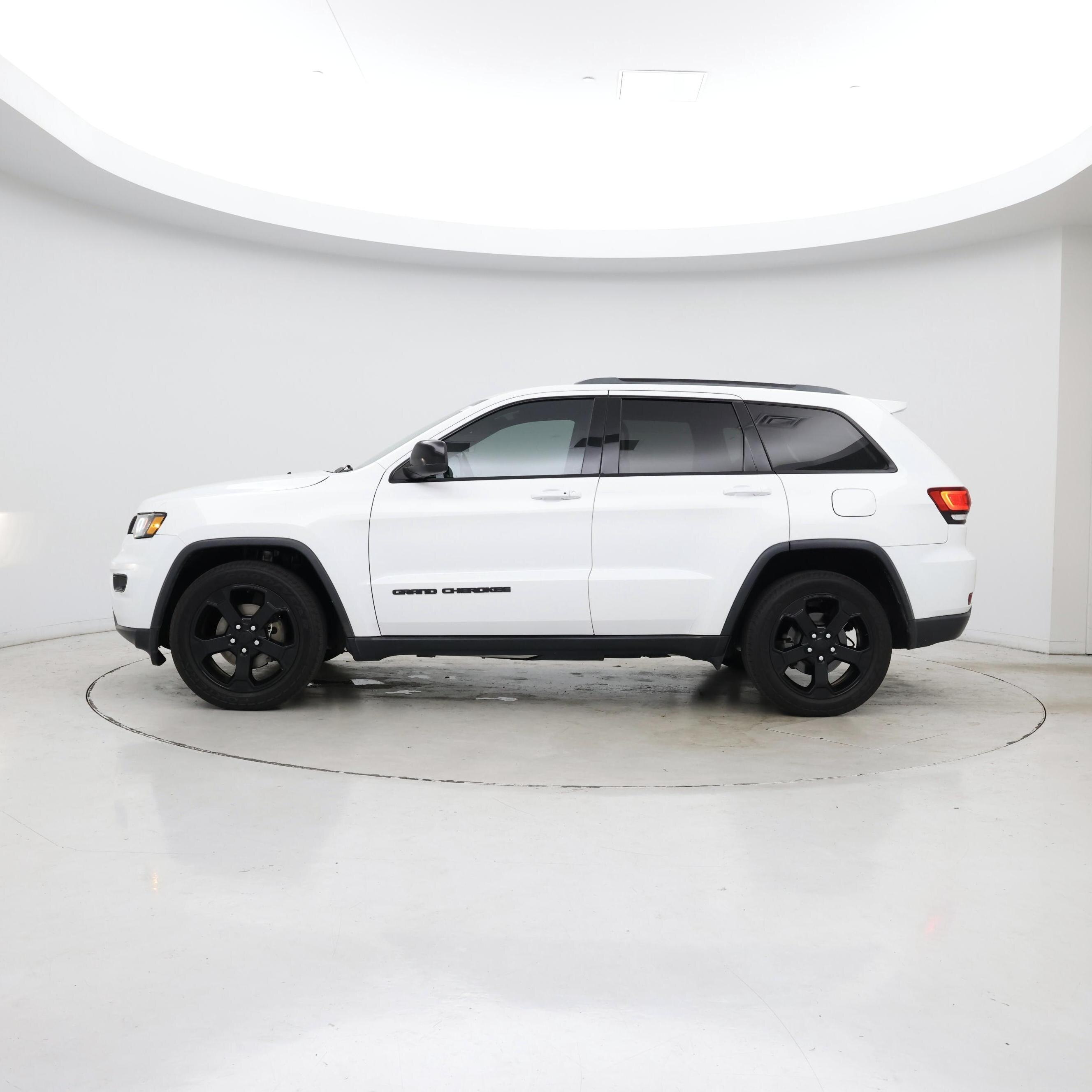 Thumbnail: 2019 Jeep Grand Cherokee - 3