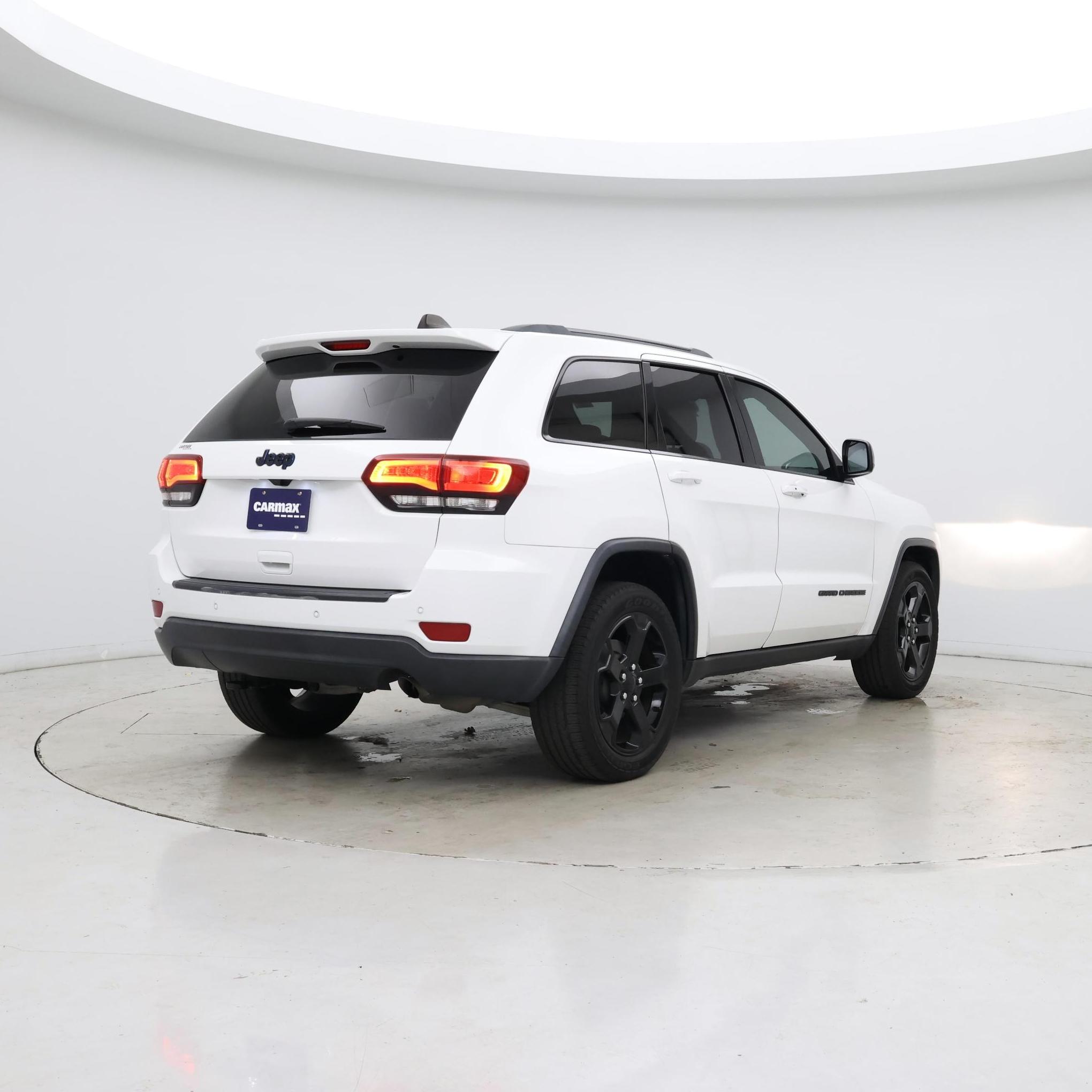 Thumbnail: 2019 Jeep Grand Cherokee - 8