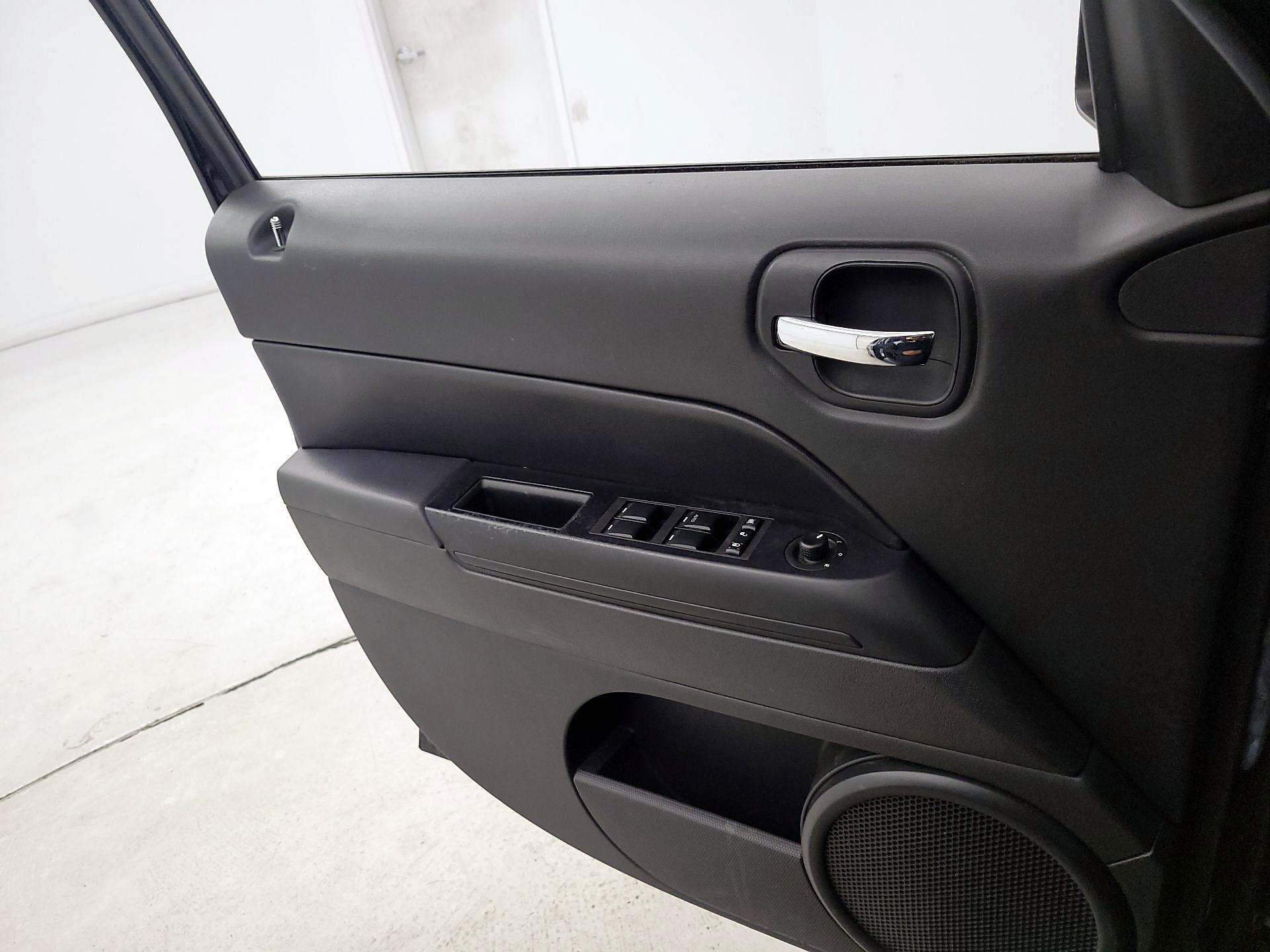 Thumbnail: 2016 Jeep Patriot - 12