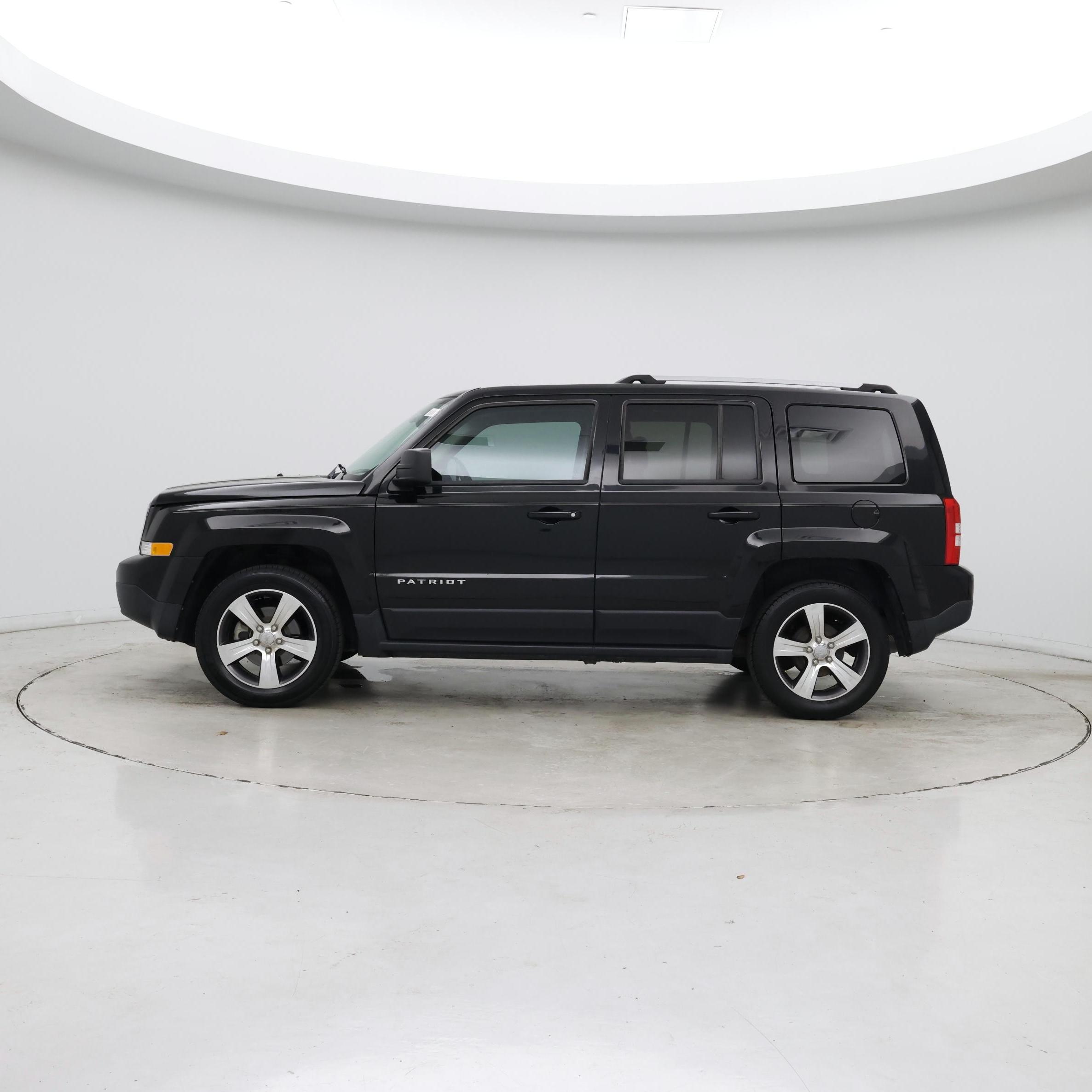 Thumbnail: 2016 Jeep Patriot - 3