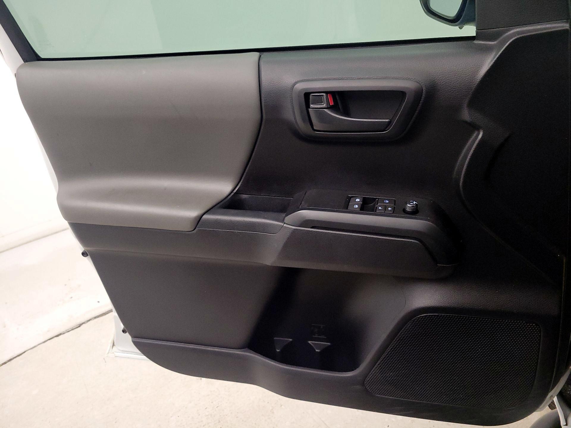 Thumbnail: 2020 Toyota Tacoma - 12