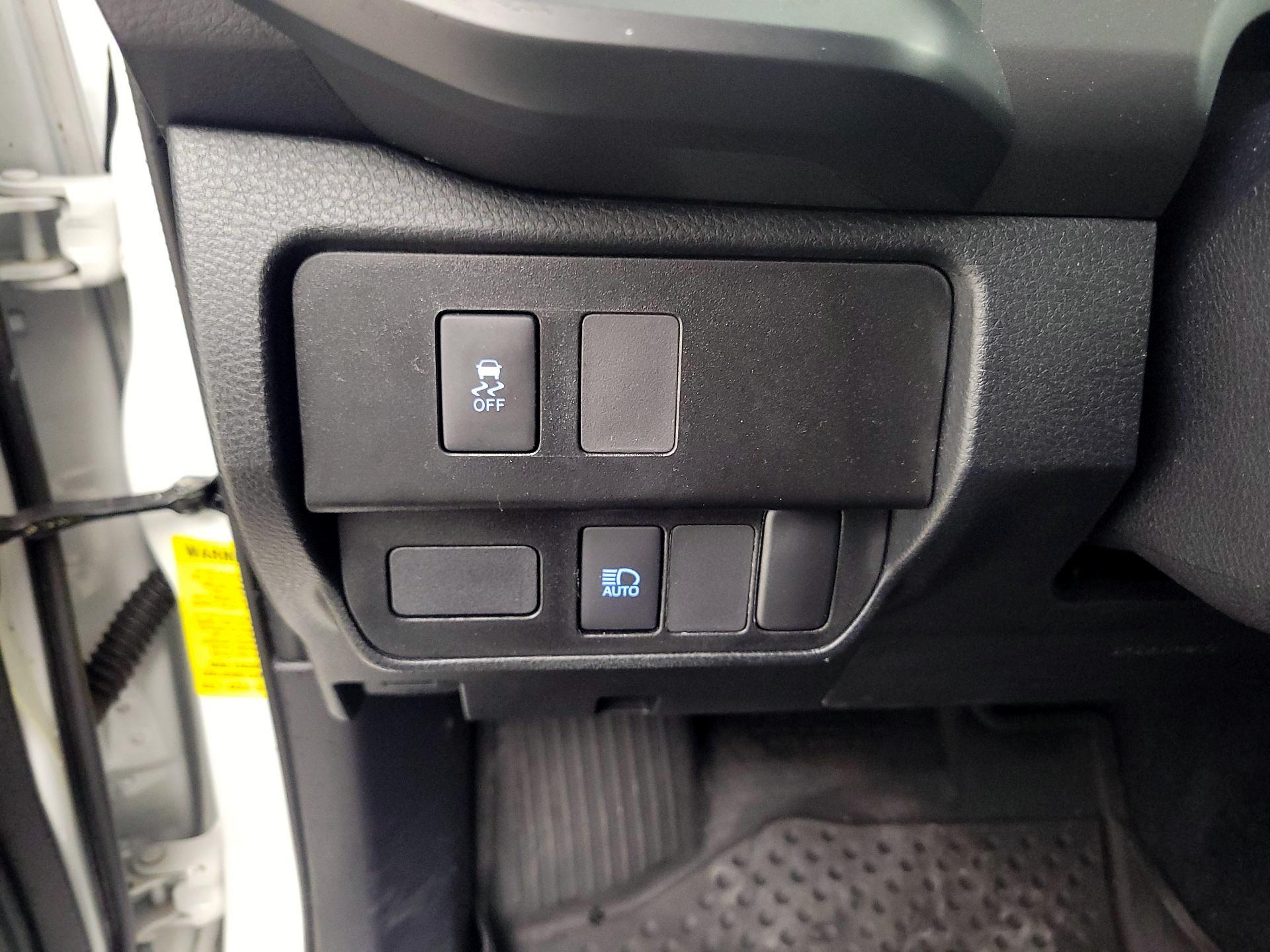 Thumbnail: 2020 Toyota Tacoma - 13