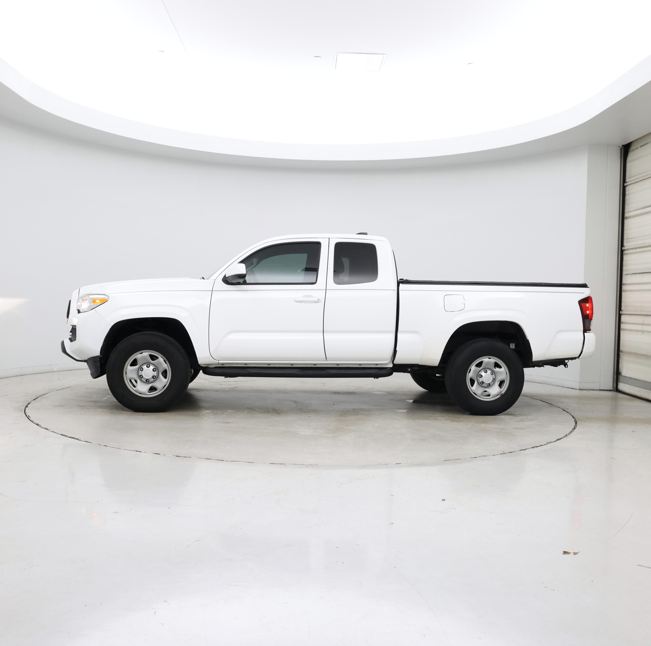 Thumbnail: 2020 Toyota Tacoma - 3