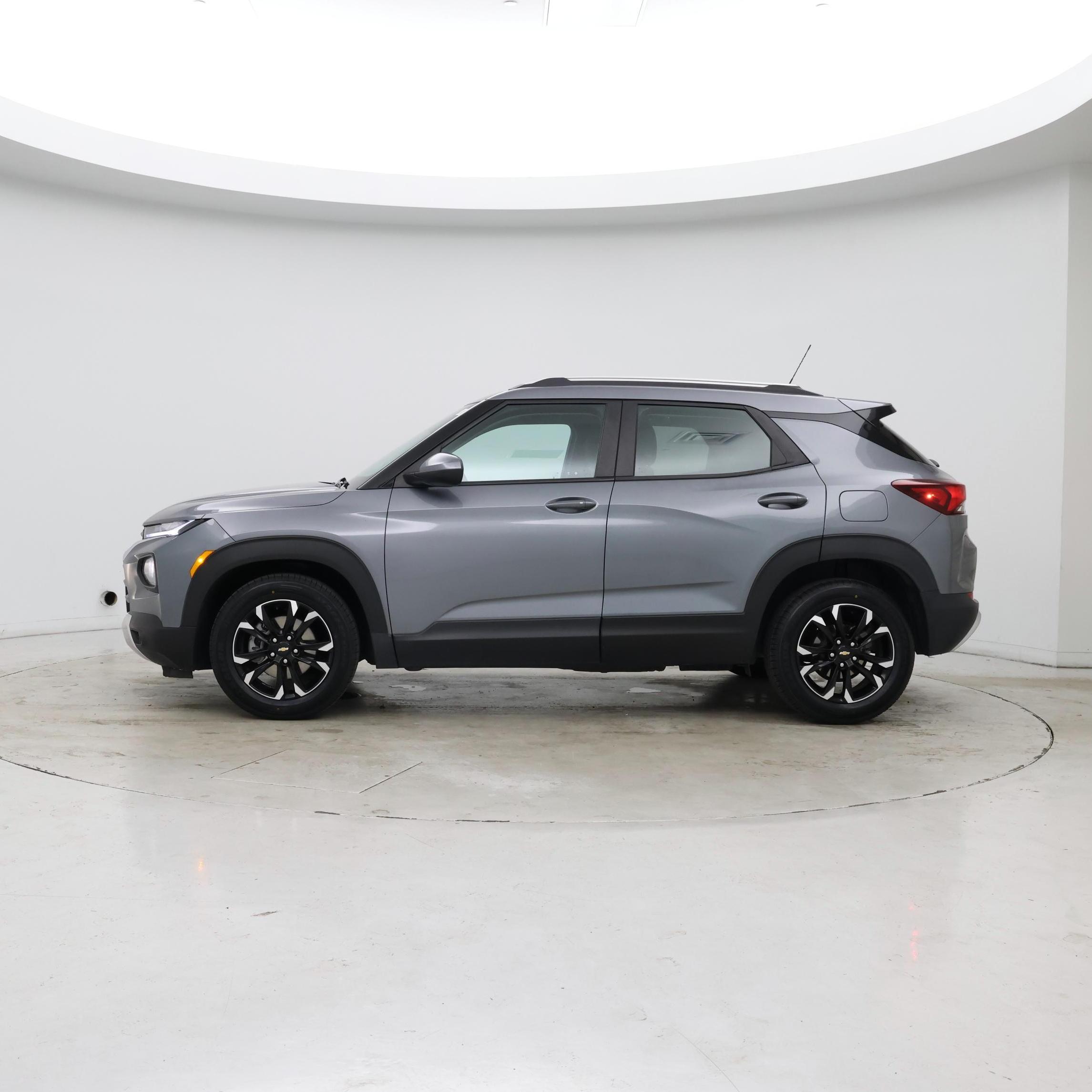 Thumbnail: 2021 Chevrolet TrailBlazer - 3