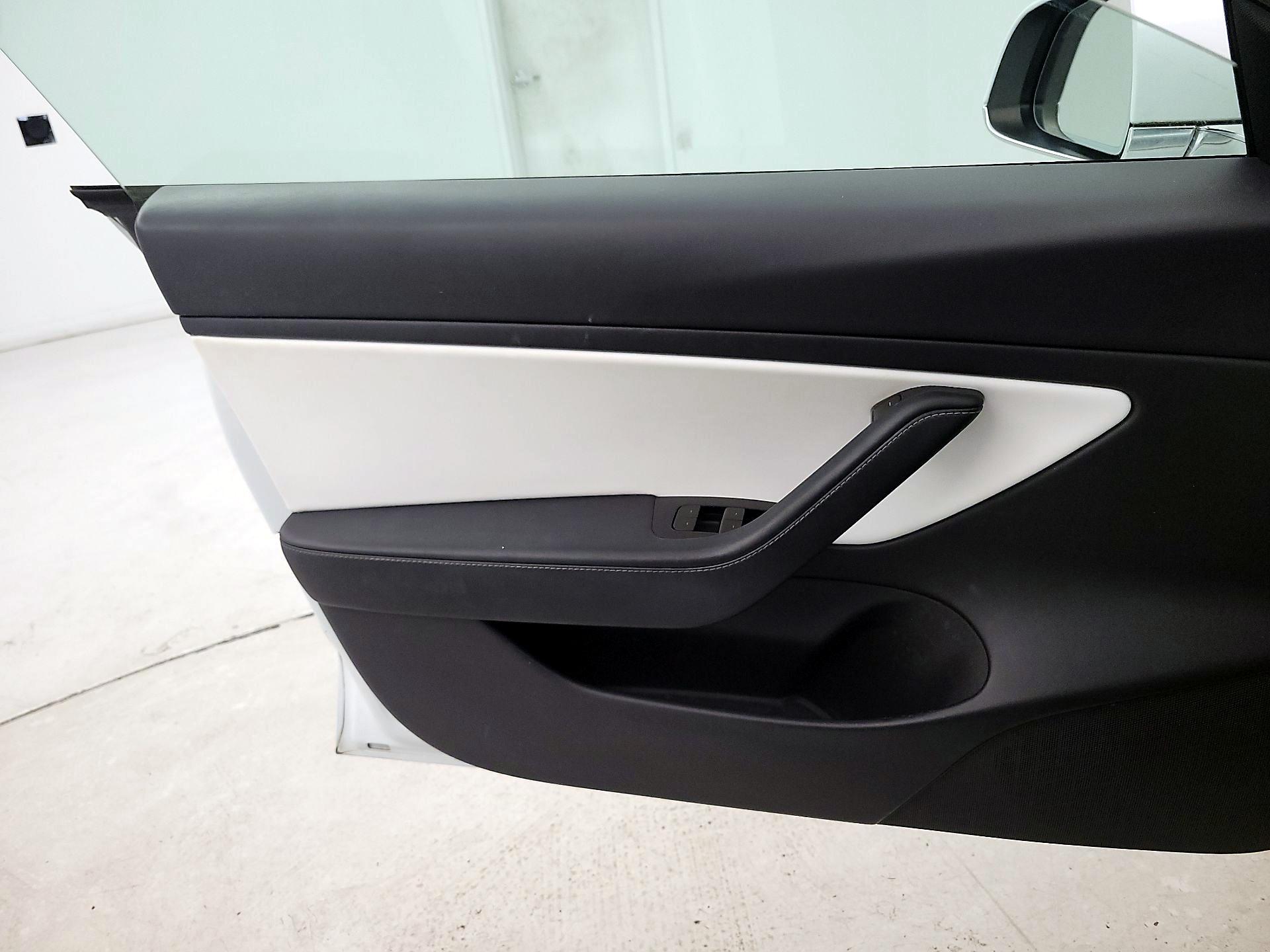 Thumbnail: 2020 Tesla Model 3 - 12