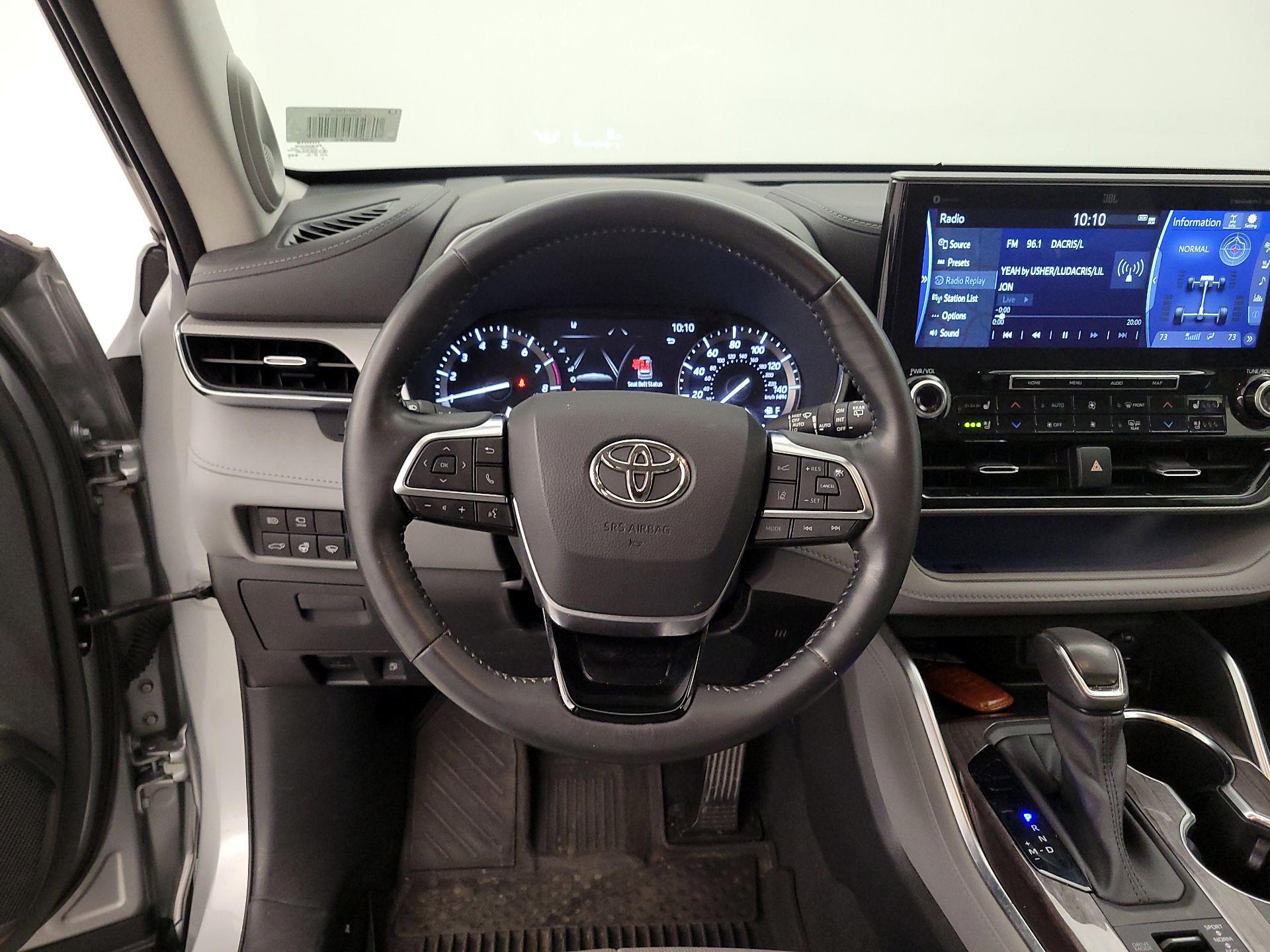 Thumbnail: 2021 Toyota Highlander - 10
