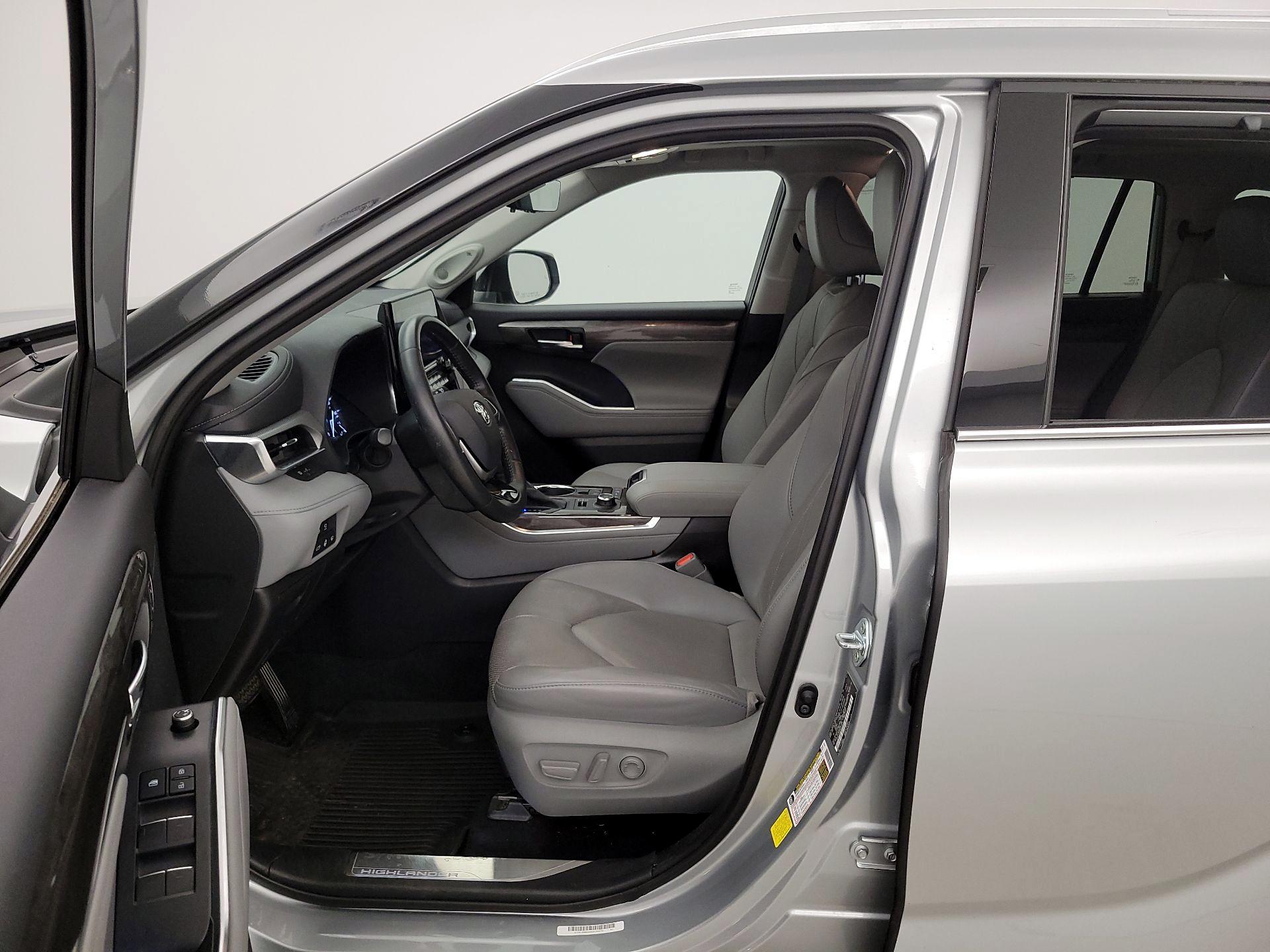 Thumbnail: 2021 Toyota Highlander - 11