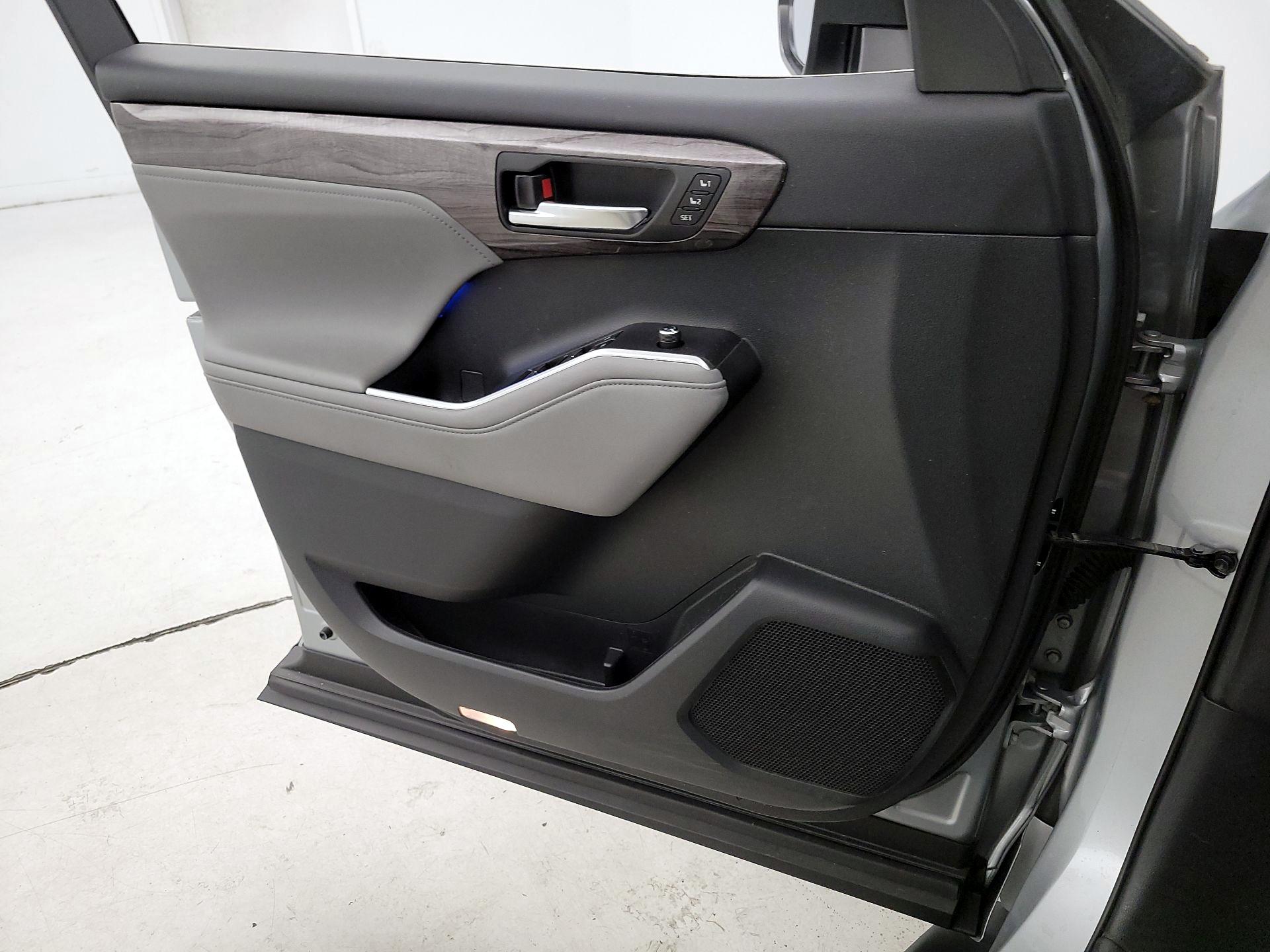 Thumbnail: 2021 Toyota Highlander - 12