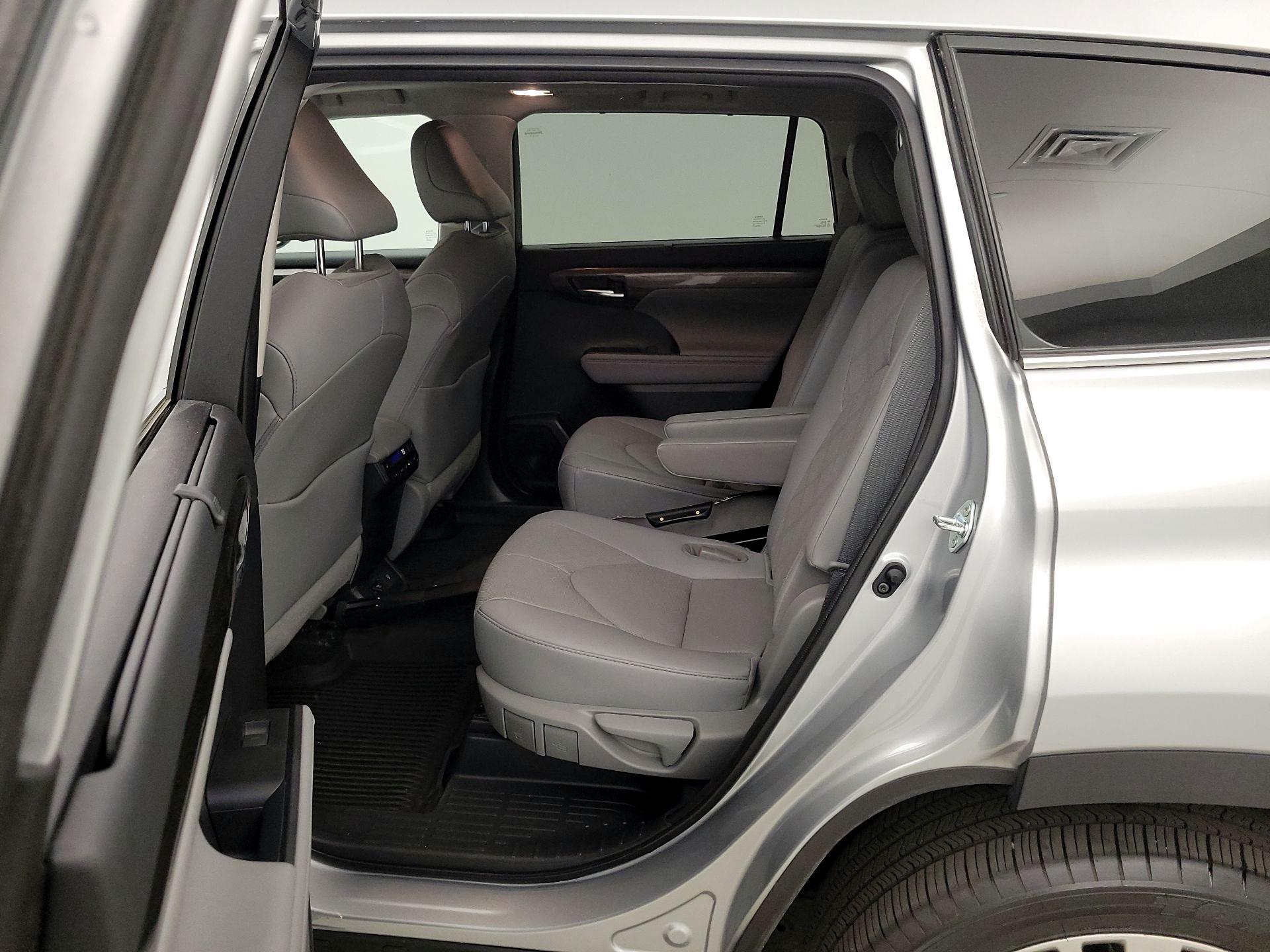 Thumbnail: 2021 Toyota Highlander - 18