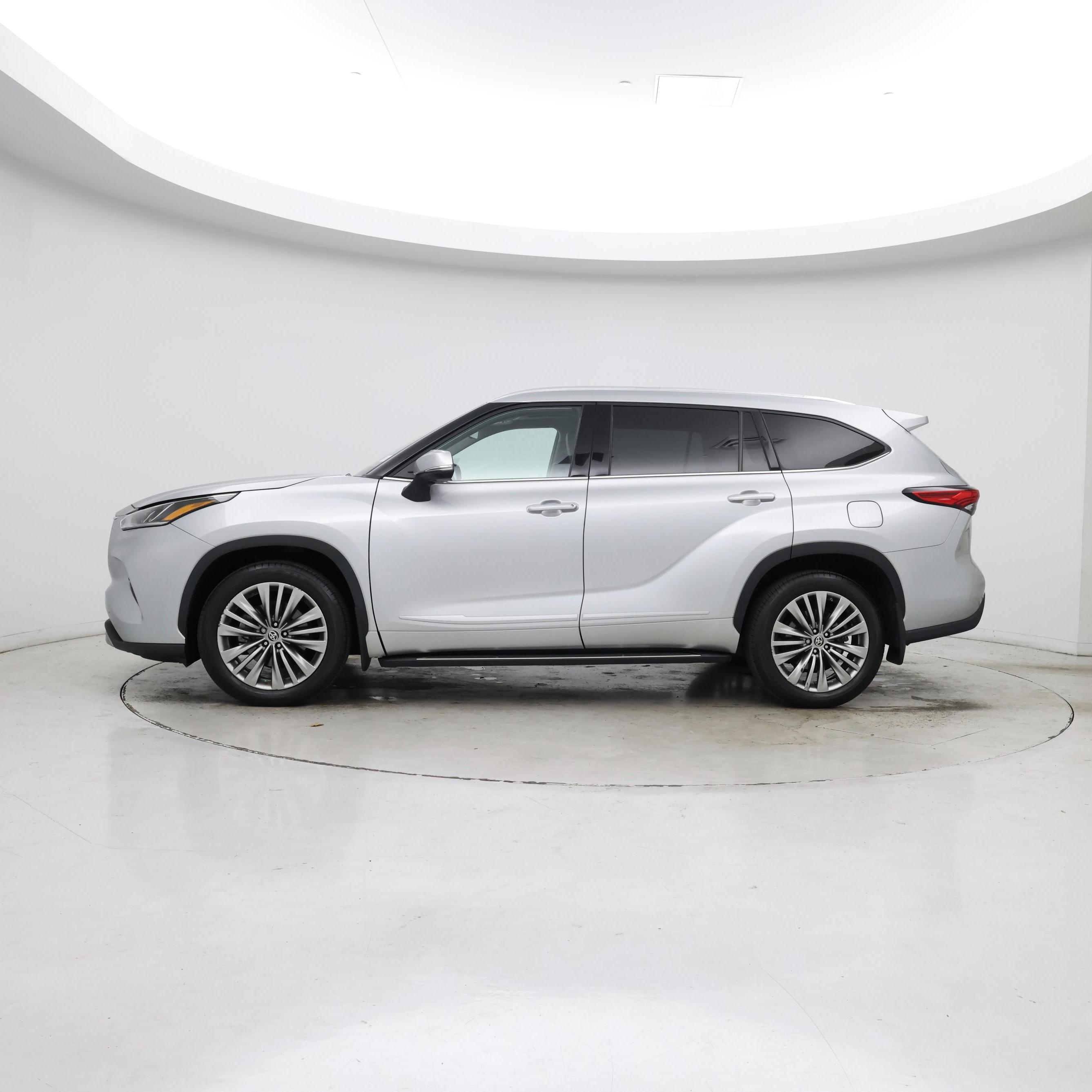 Thumbnail: 2021 Toyota Highlander - 3