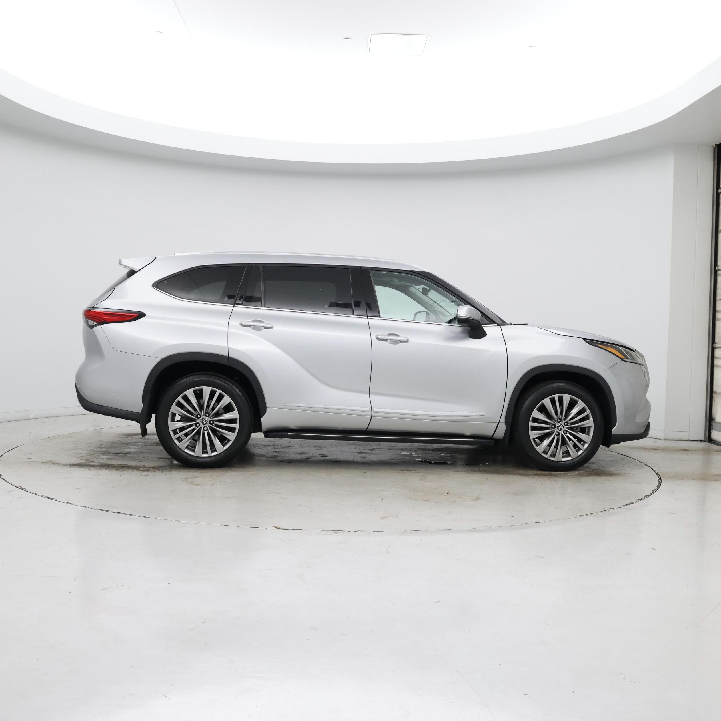 Thumbnail: 2021 Toyota Highlander - 7