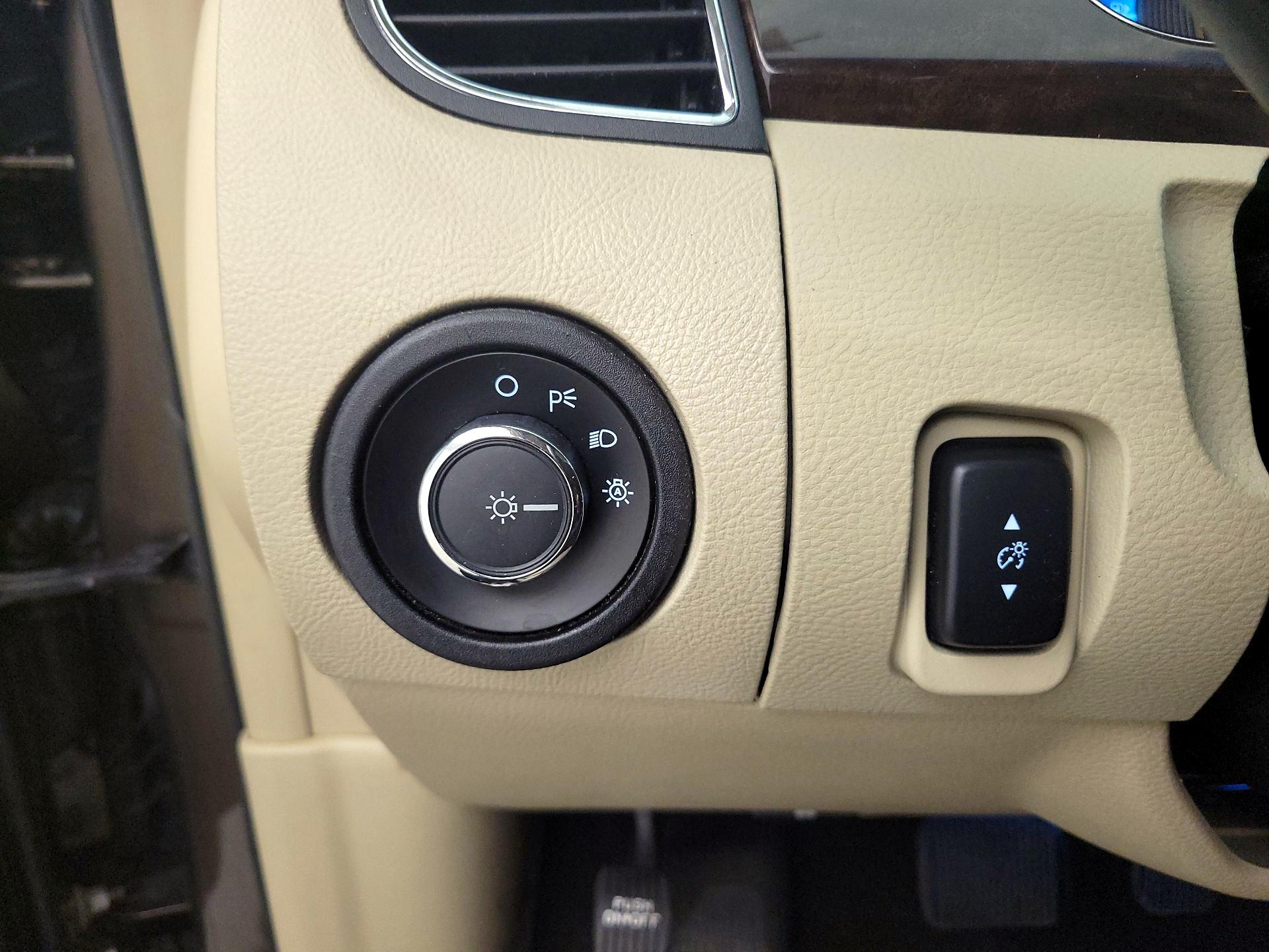 Thumbnail: 2015 Ford Taurus - 13