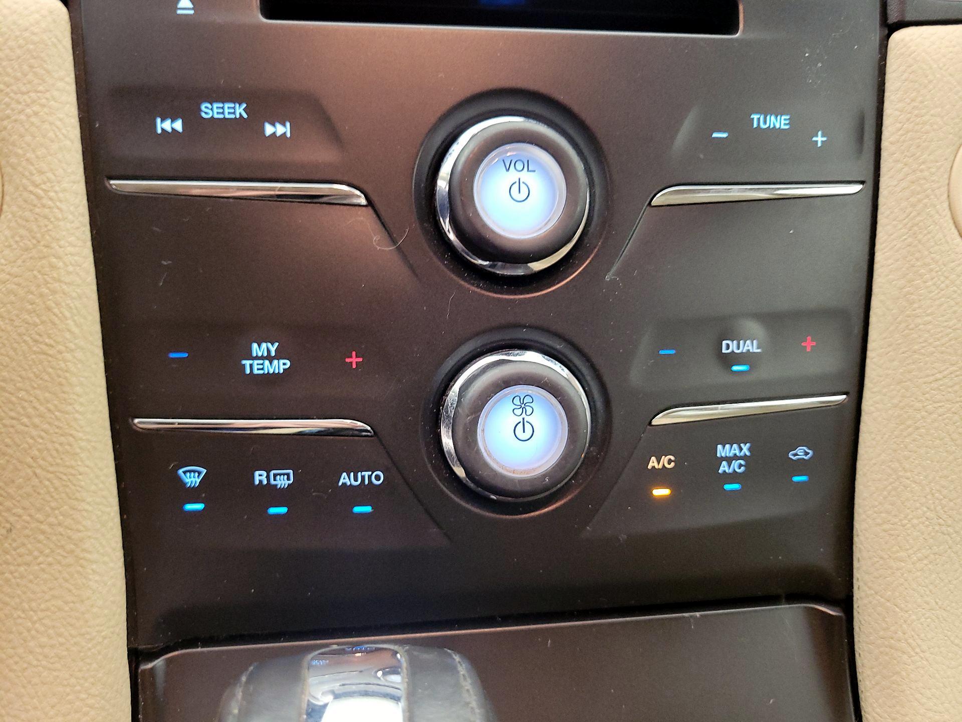 Thumbnail: 2015 Ford Taurus - 16