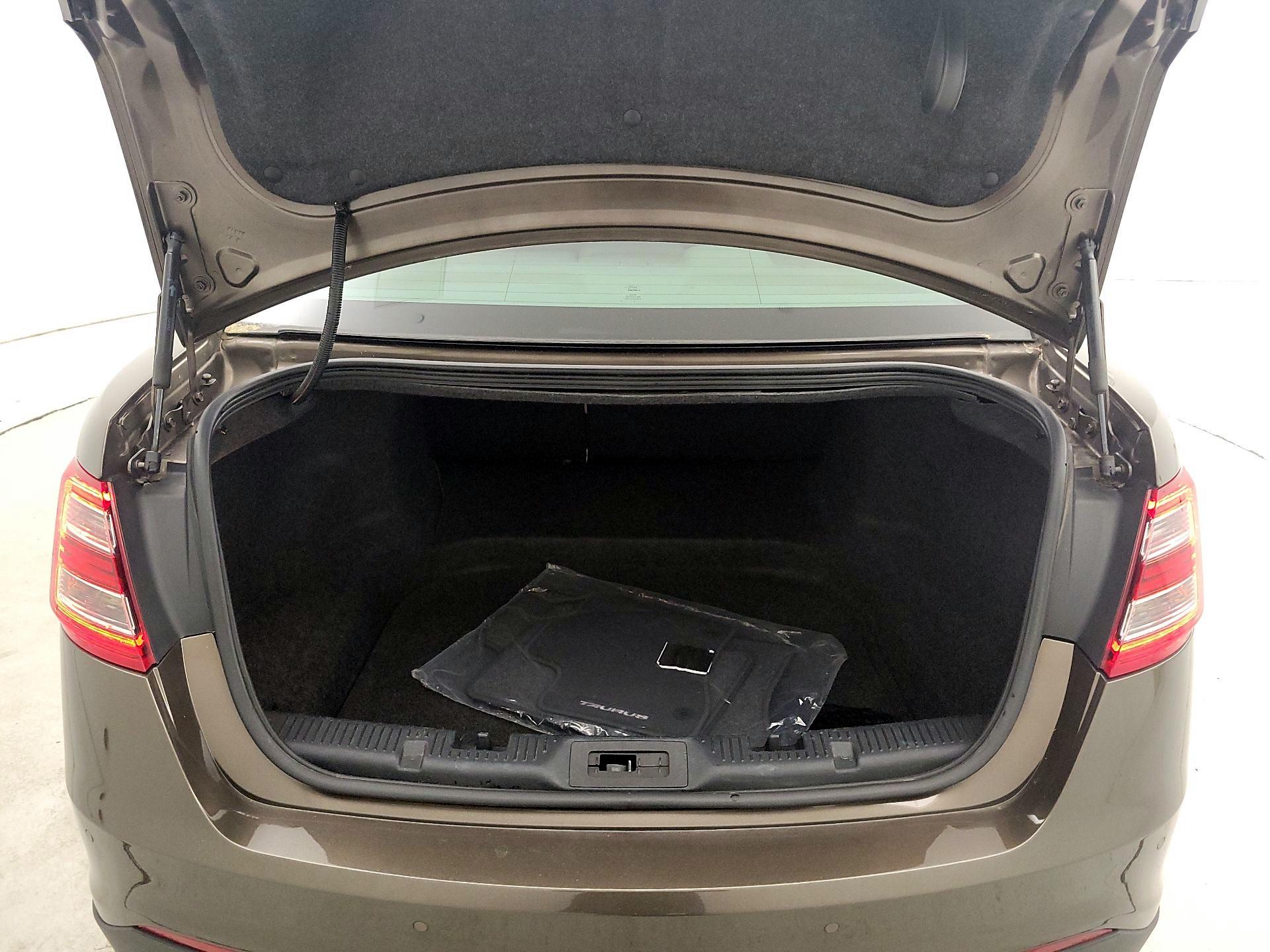 Thumbnail: 2015 Ford Taurus - 20