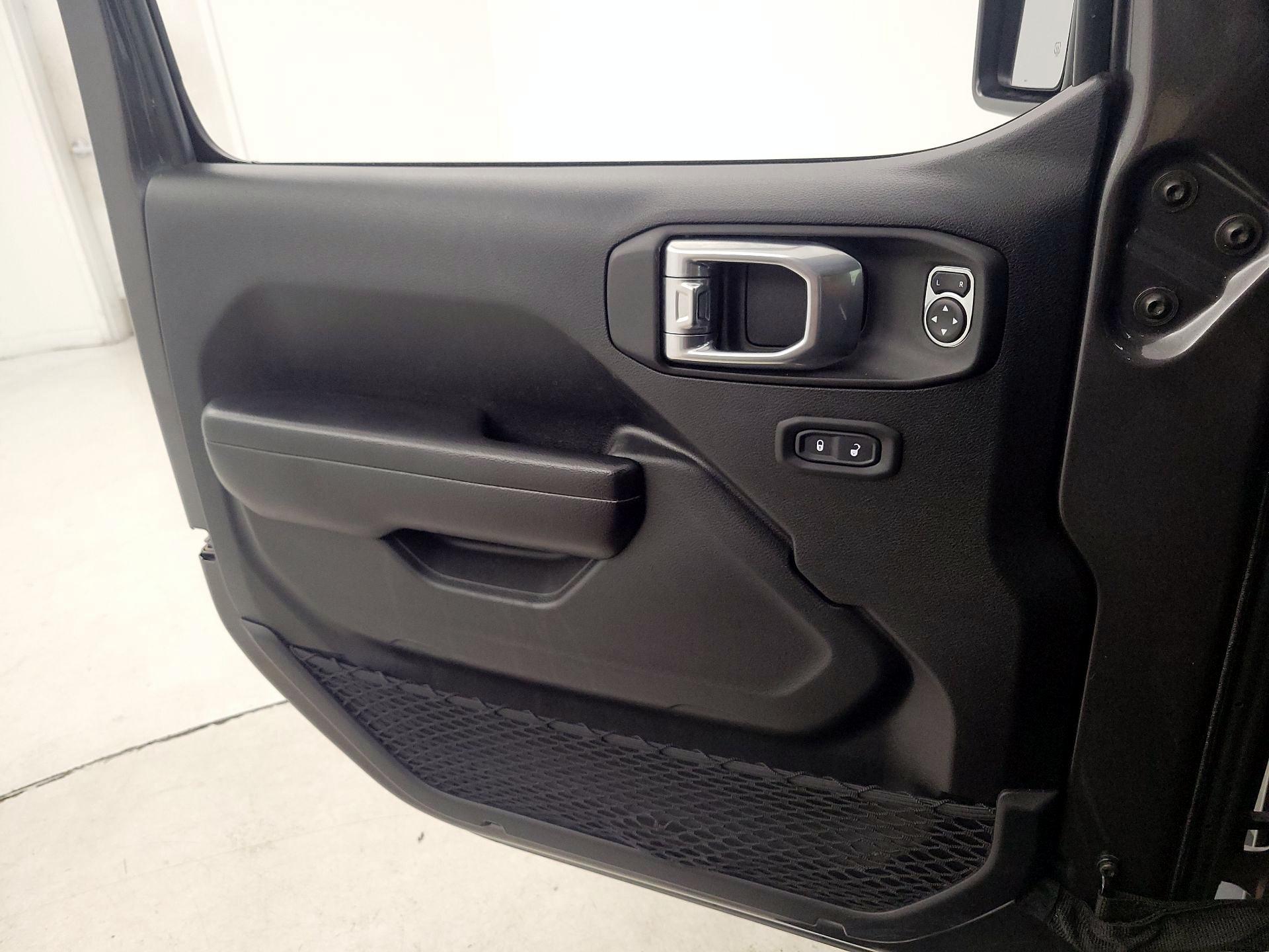 Thumbnail: 2021 Jeep Gladiator - 12