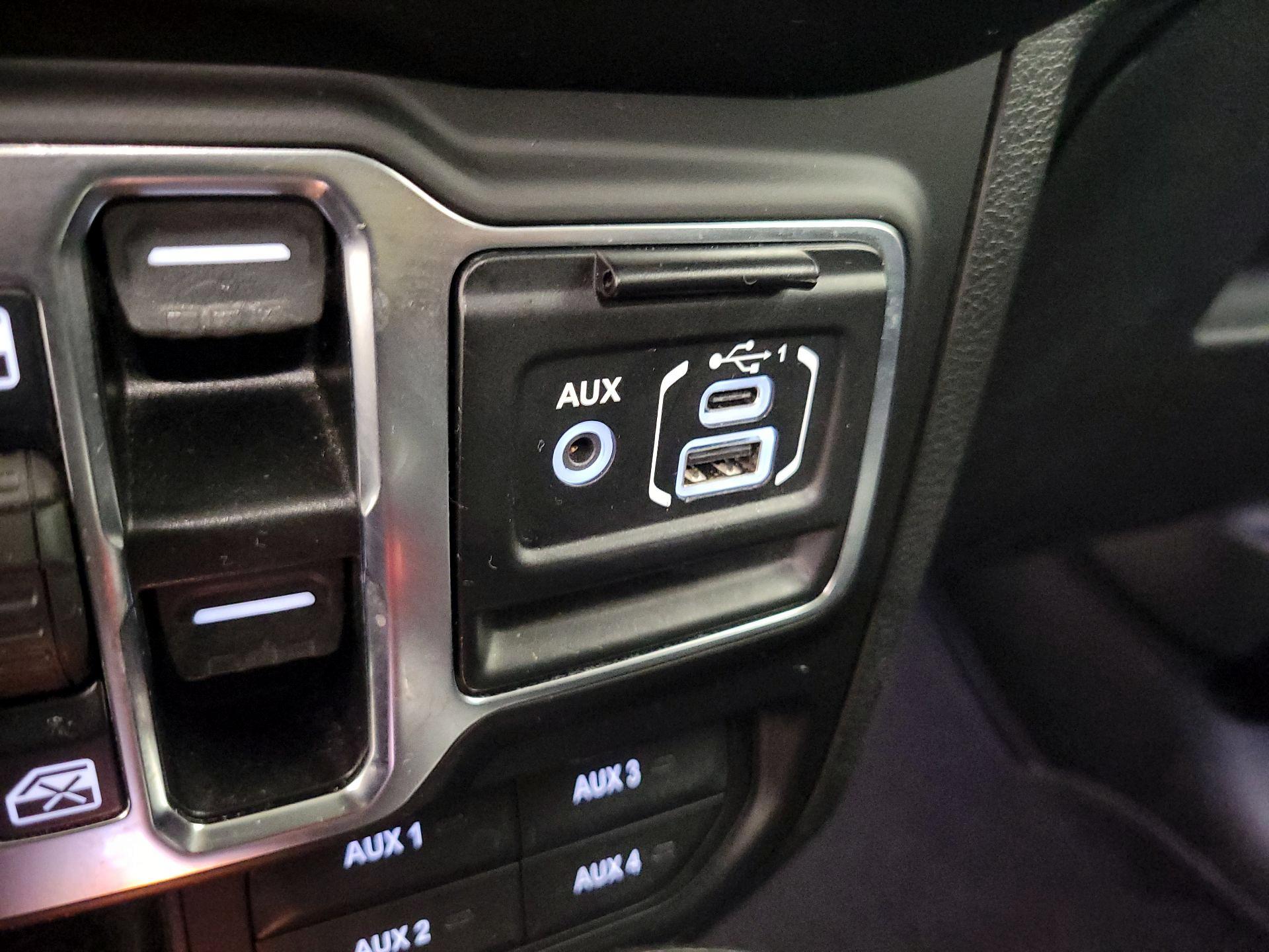 Thumbnail: 2021 Jeep Gladiator - 19