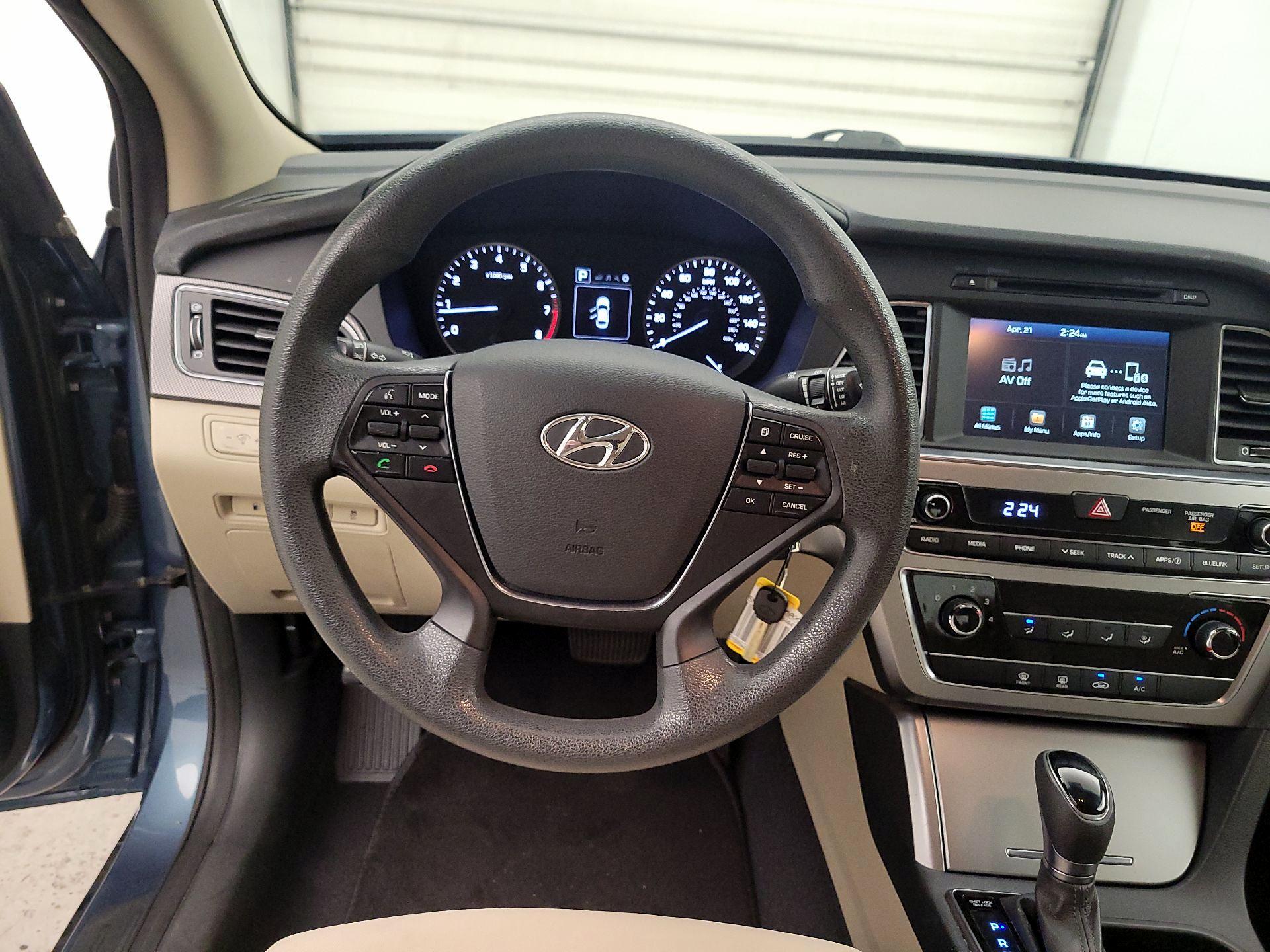 Thumbnail: 2017 Hyundai Sonata - 10