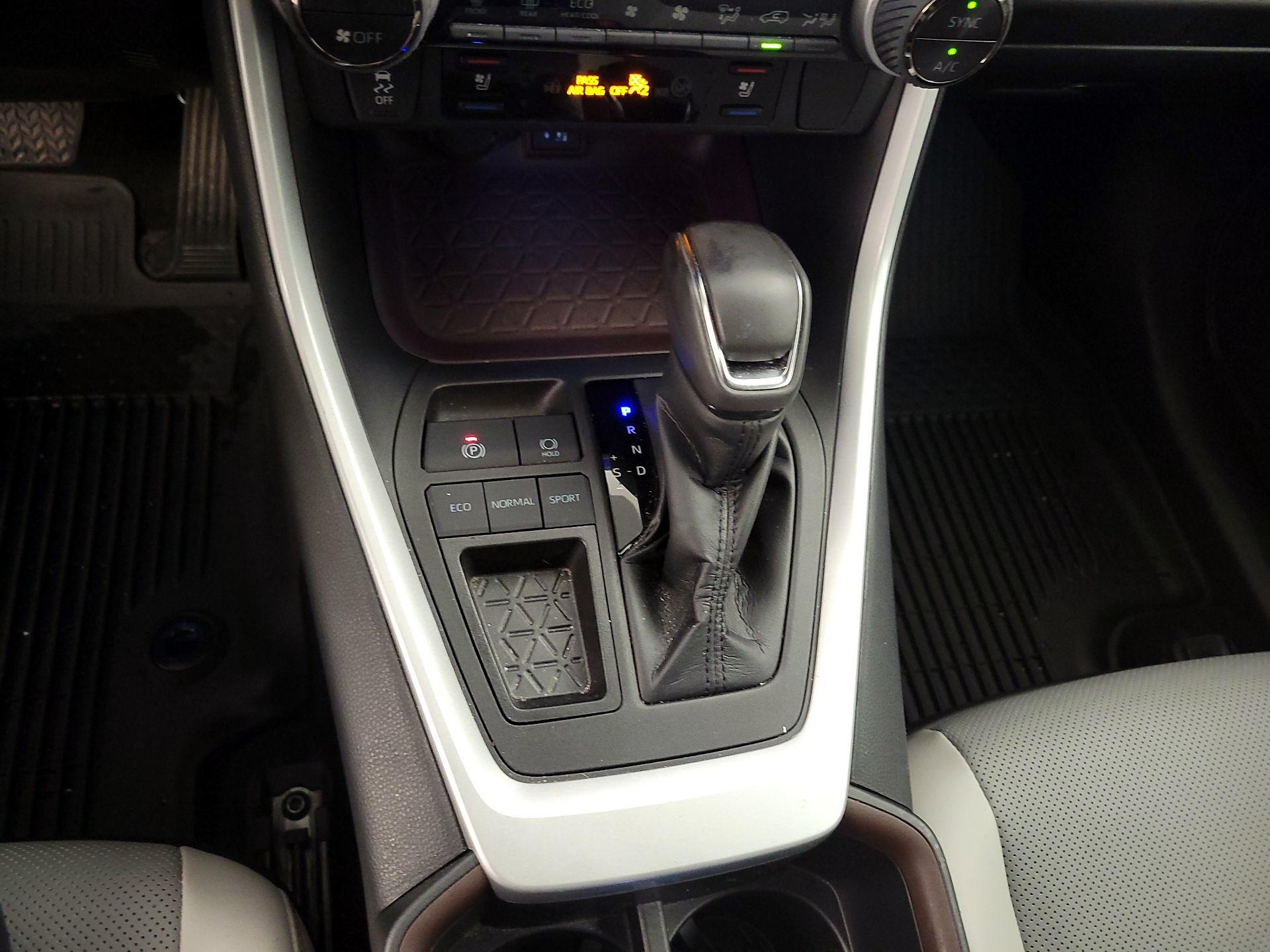 Thumbnail: 2023 Toyota RAV4 - 17