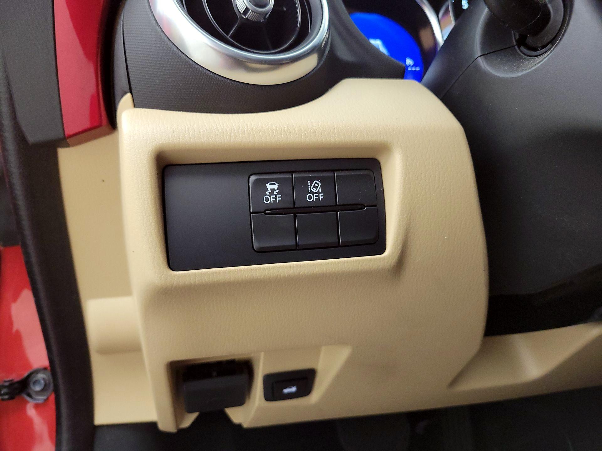 Thumbnail: 2019 Mazda MX-5 Miata - 13