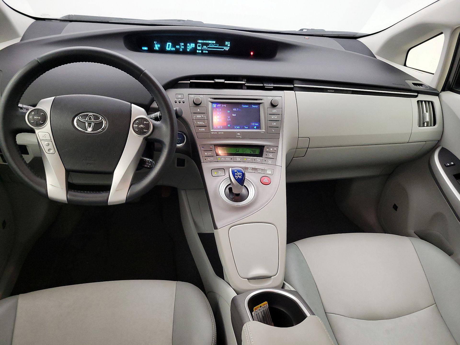 Thumbnail: 2015 Toyota Prius - 9