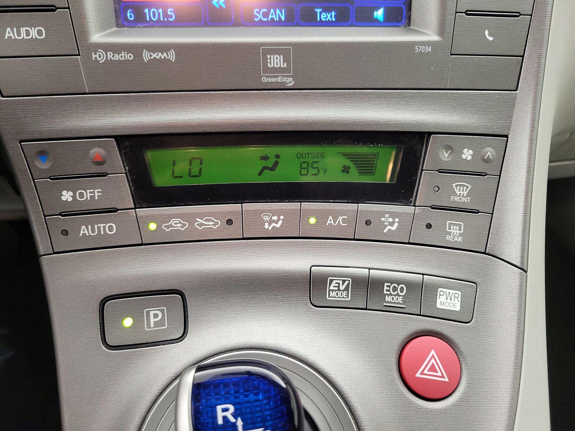 Thumbnail: 2015 Toyota Prius - 16