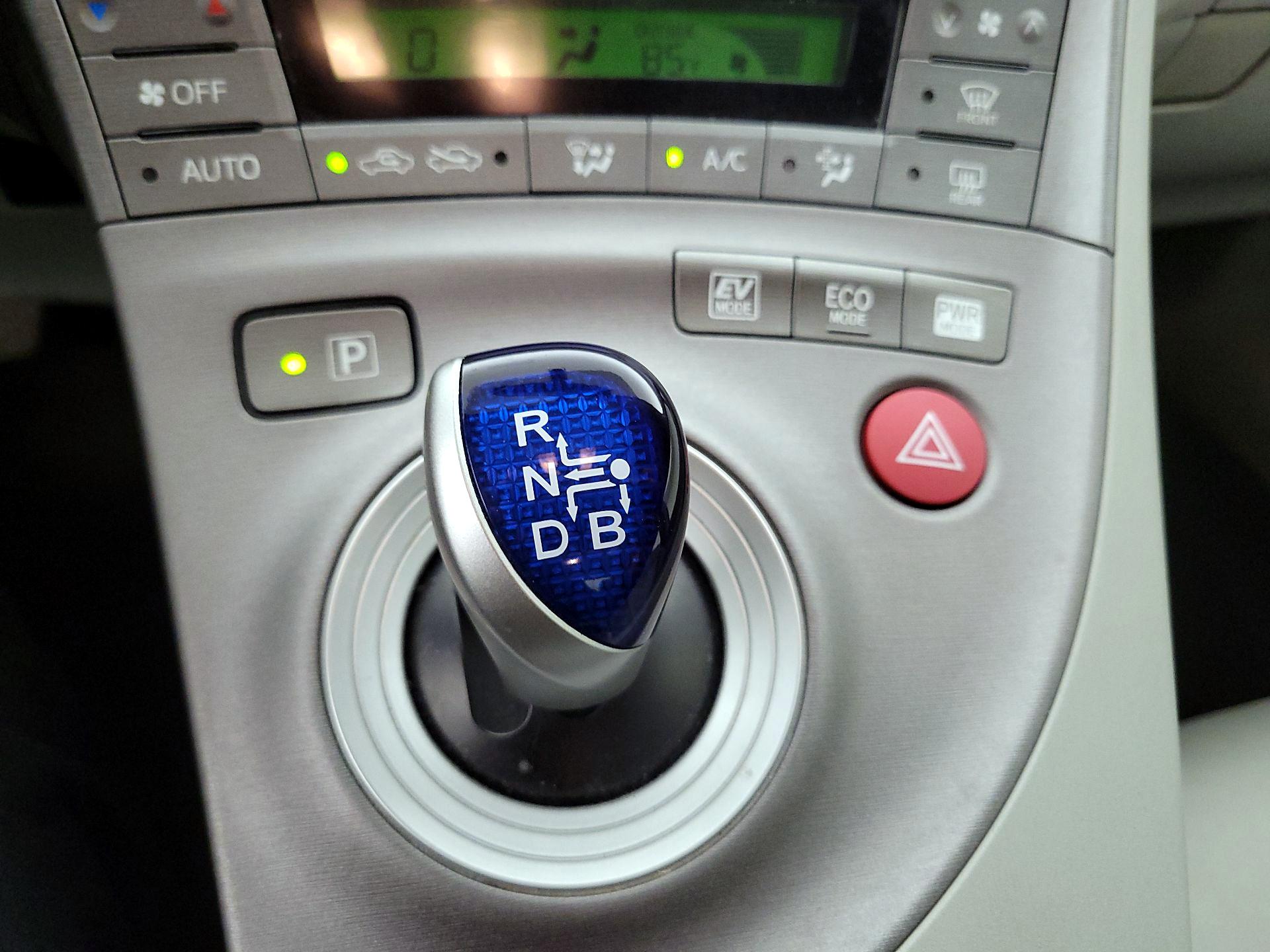 Thumbnail: 2015 Toyota Prius - 17