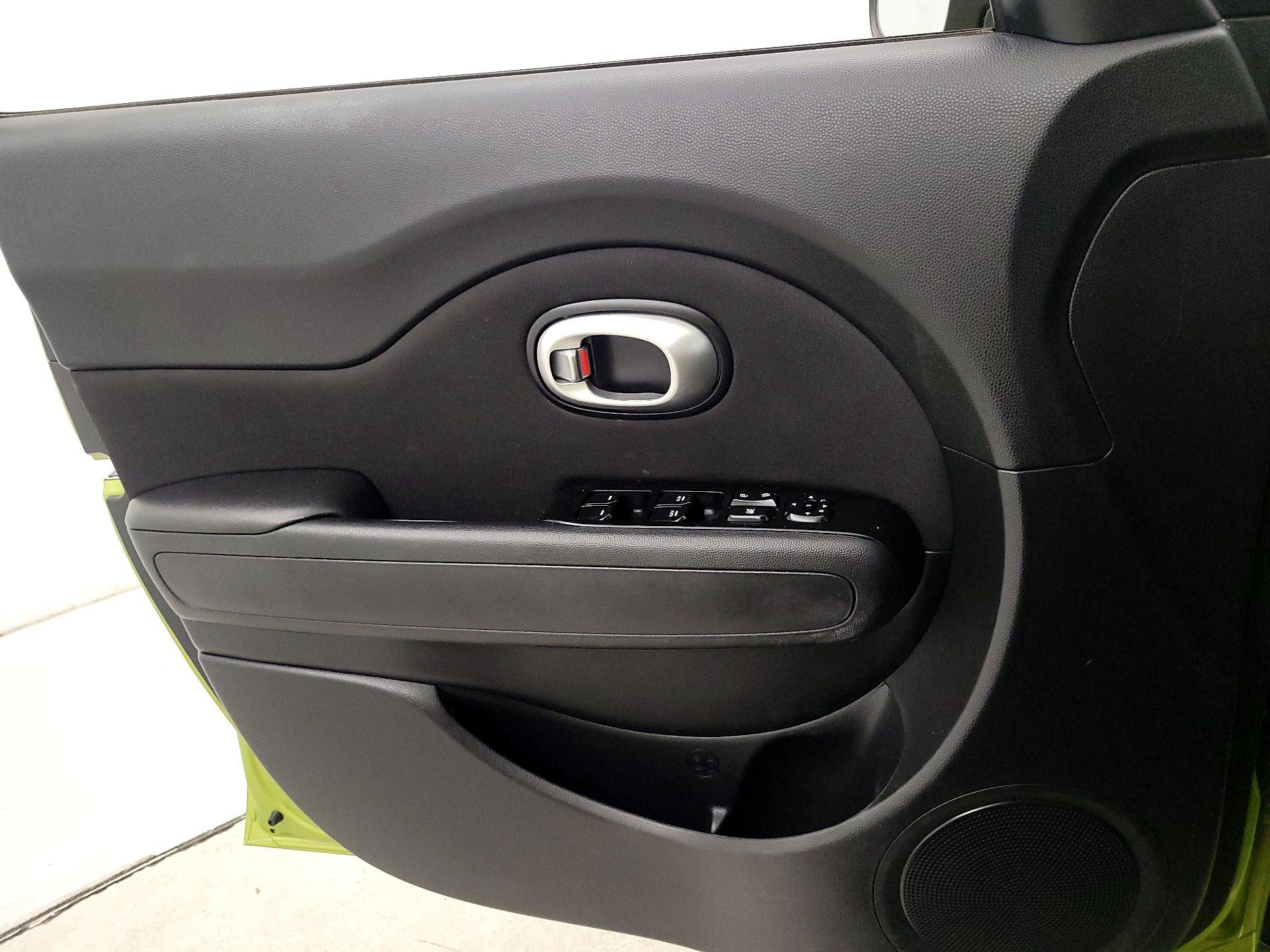 Thumbnail: 2015 Kia Soul - 12
