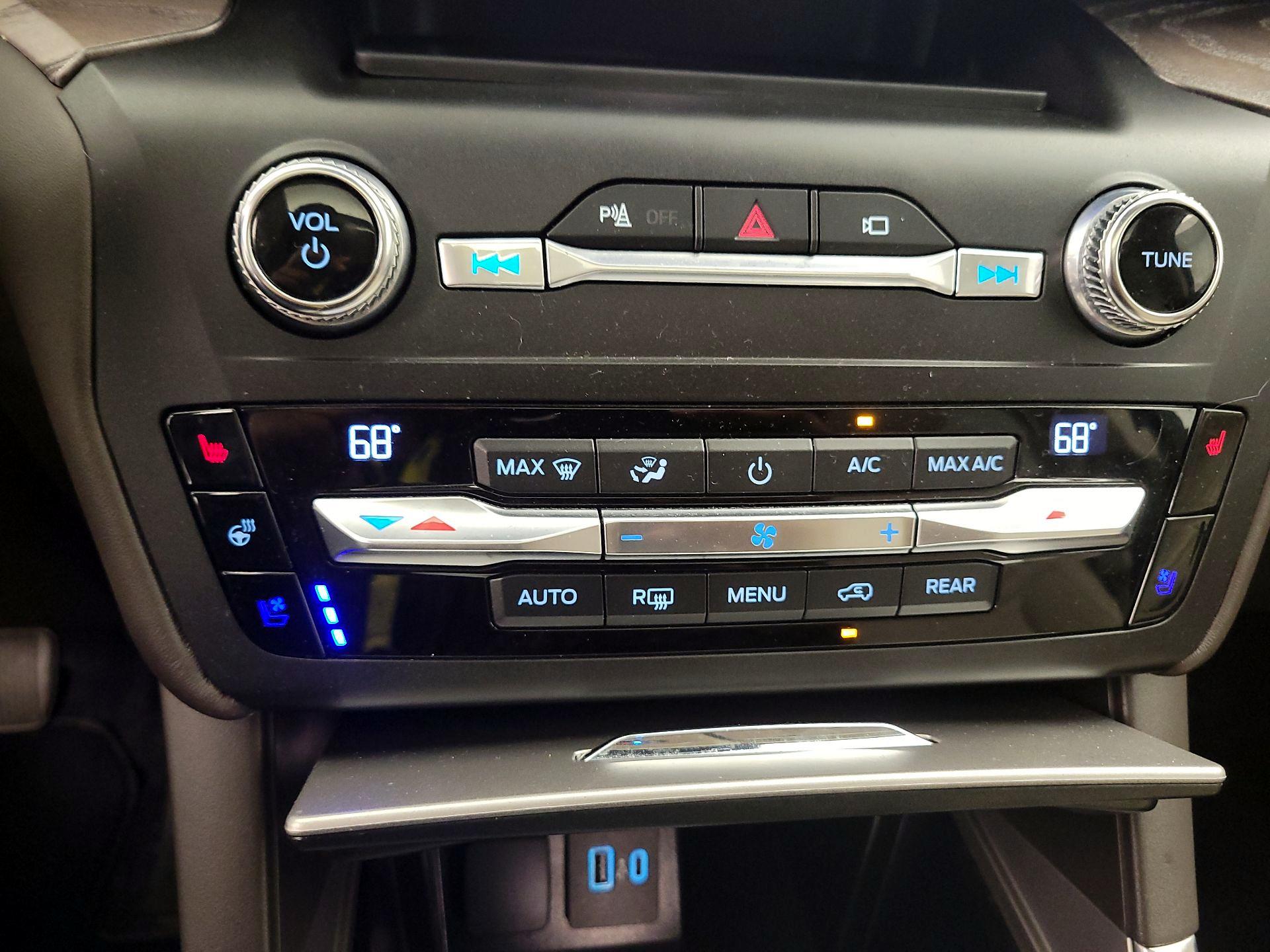 Thumbnail: 2020 Ford Explorer - 16