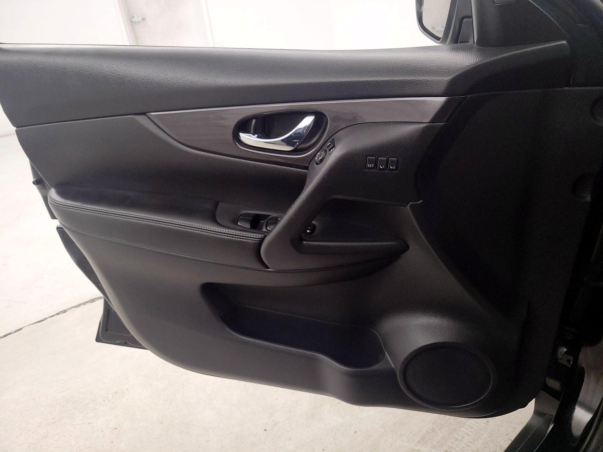 Thumbnail: 2018 Nissan Rogue - 12