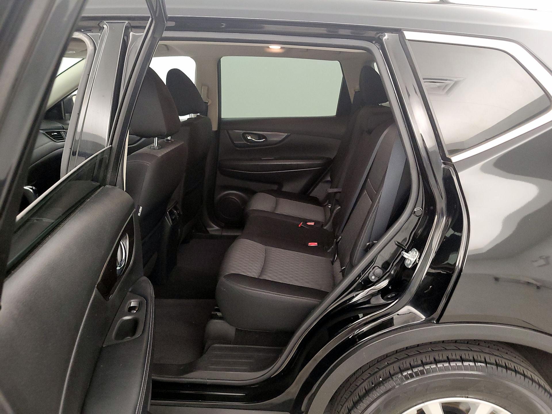 Thumbnail: 2018 Nissan Rogue - 18